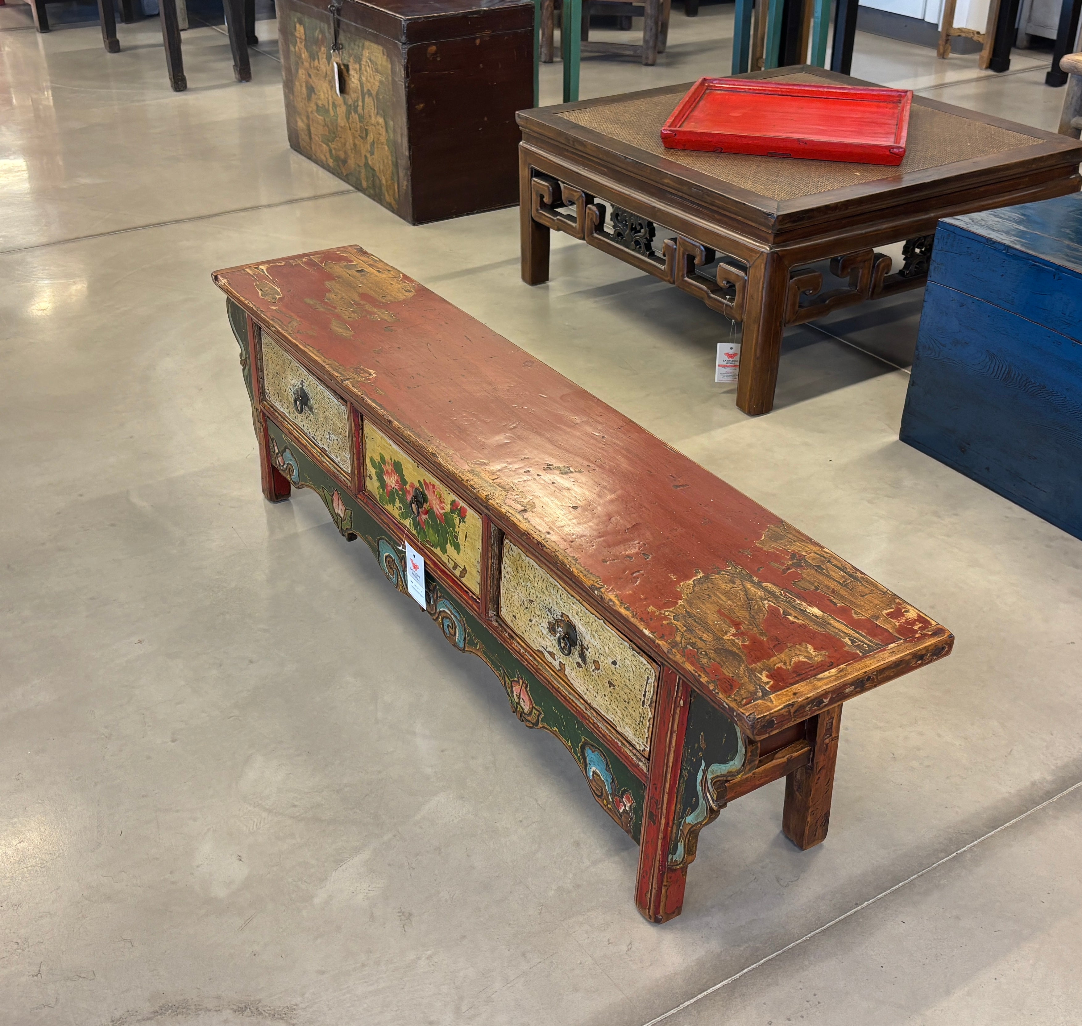 CASSAPANCA AD ALTARE DECORATA