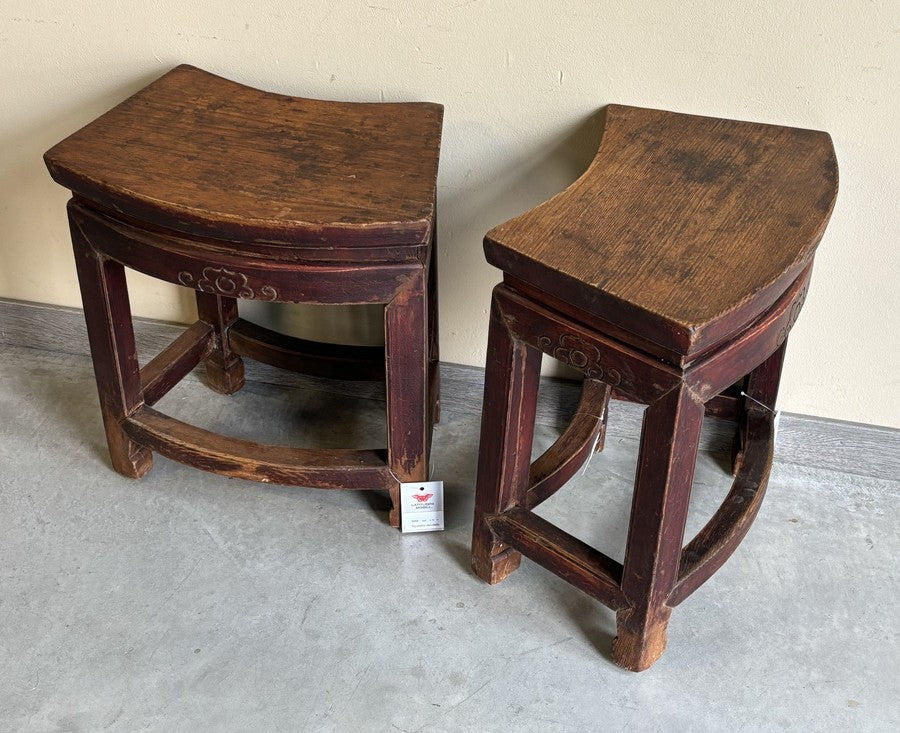 Sgabello cinese stondato