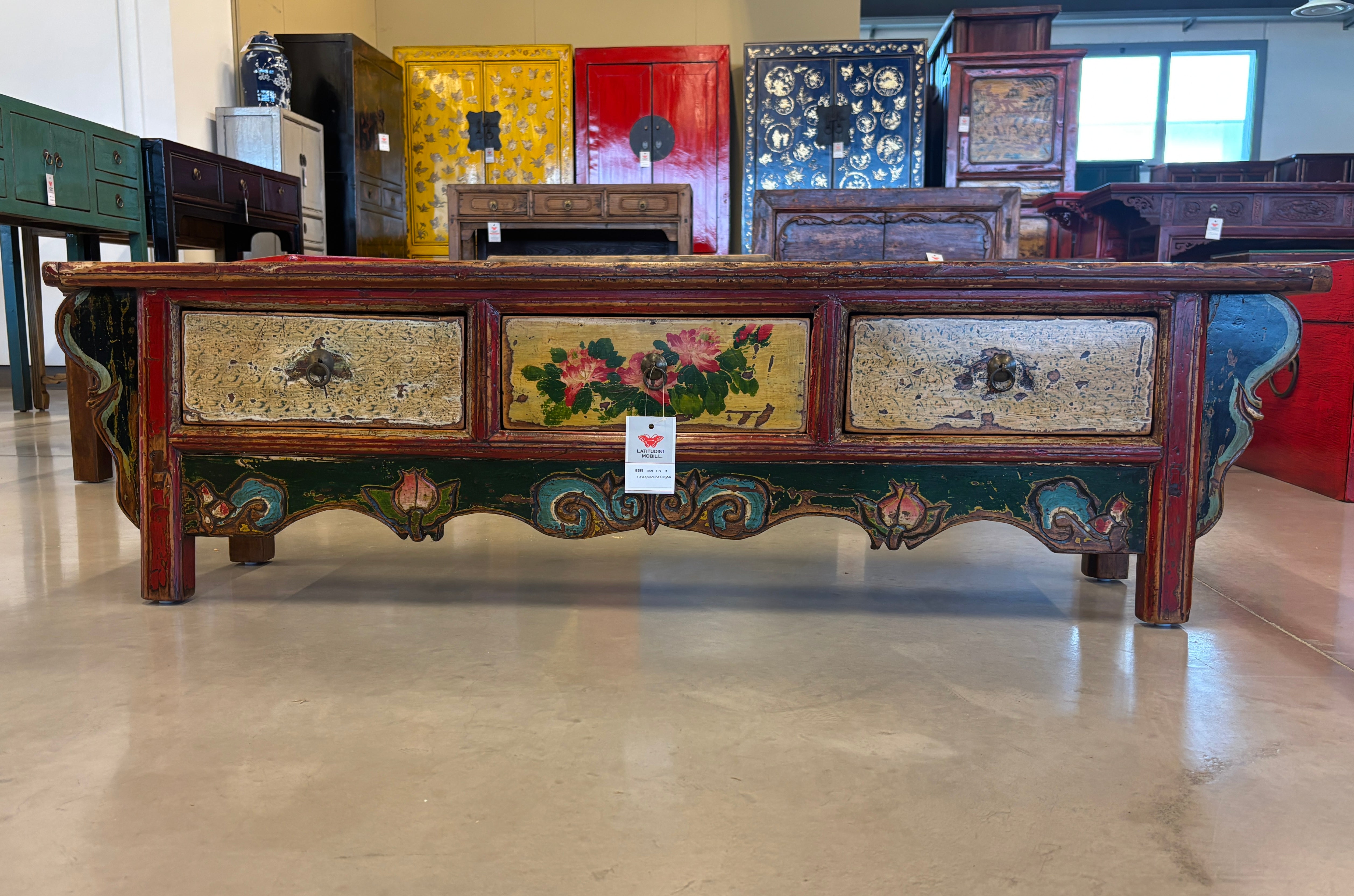 CASSAPANCA AD ALTARE DECORATA