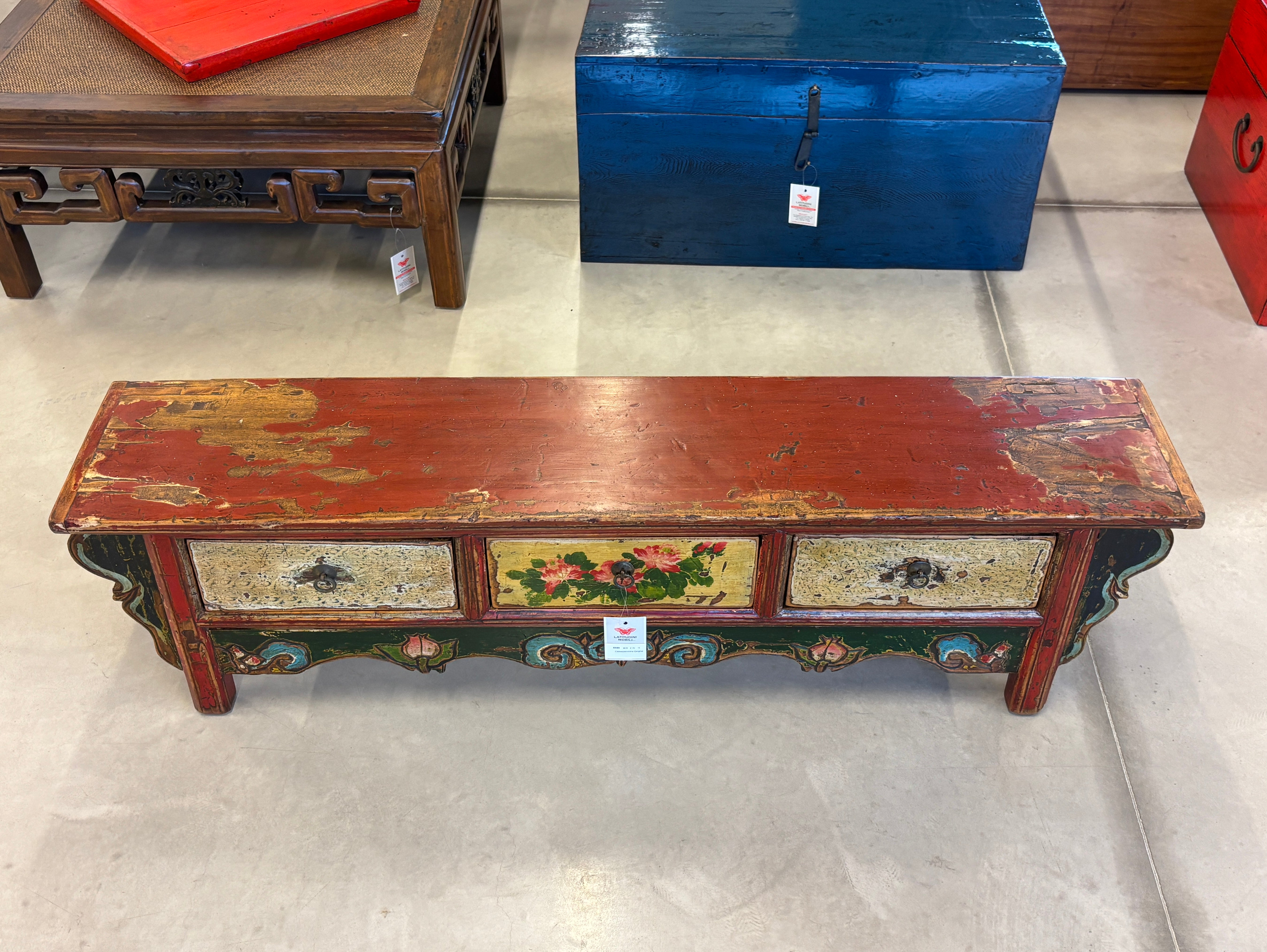 CASSAPANCA AD ALTARE DECORATA