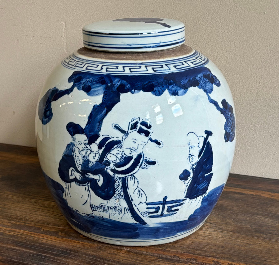 VASO STONDATO DECORATO CON COPERCHIO