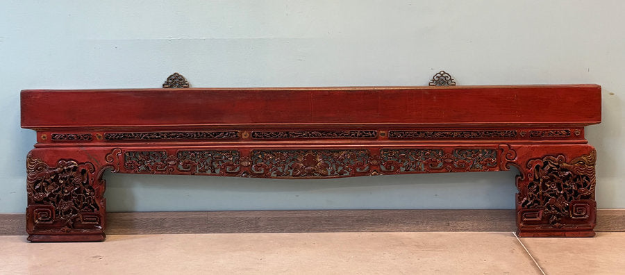 GRANDE FREGIO LIGNEO CON INTAGLI