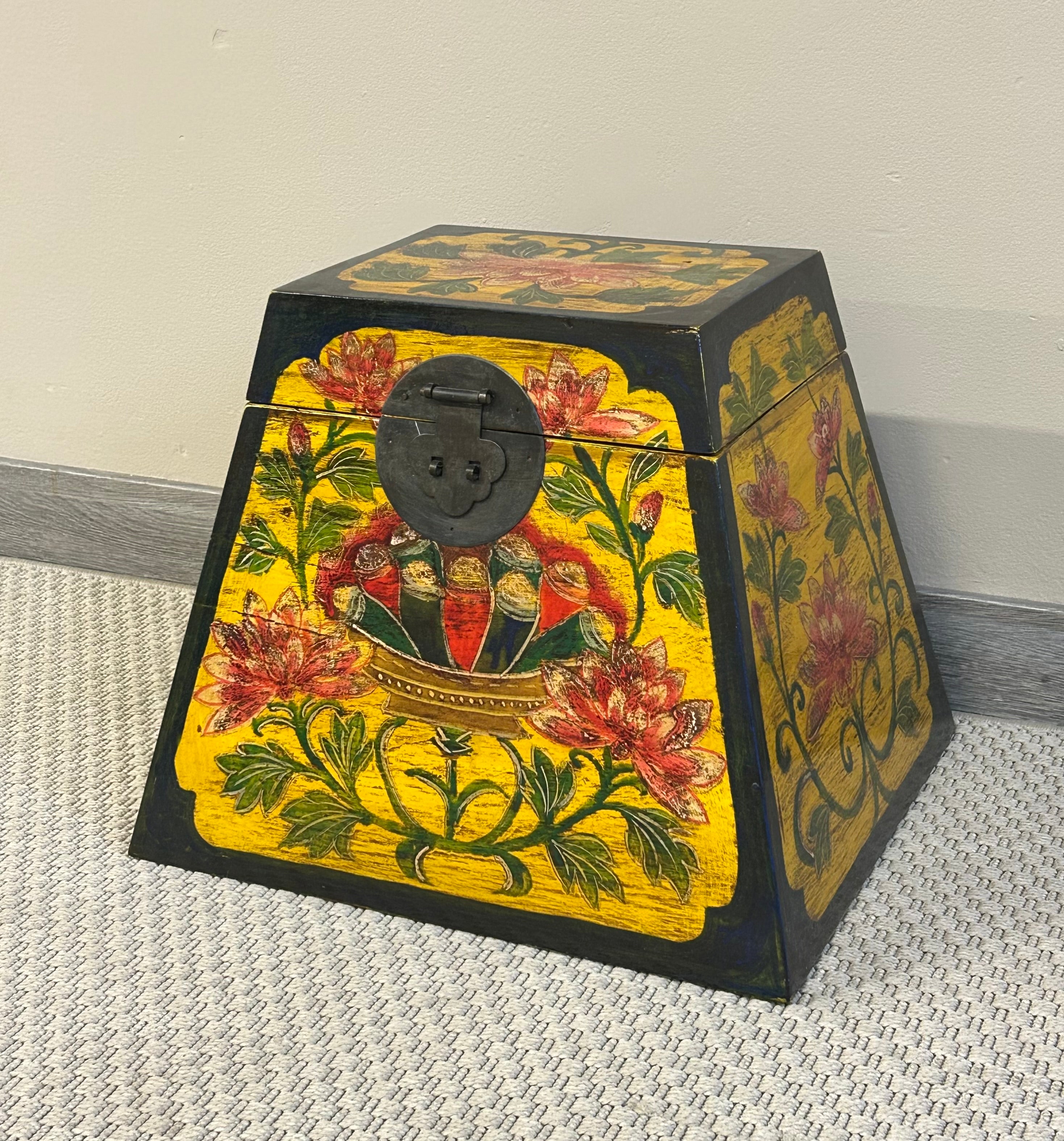 BAULETTO DECORATO TIBETANO