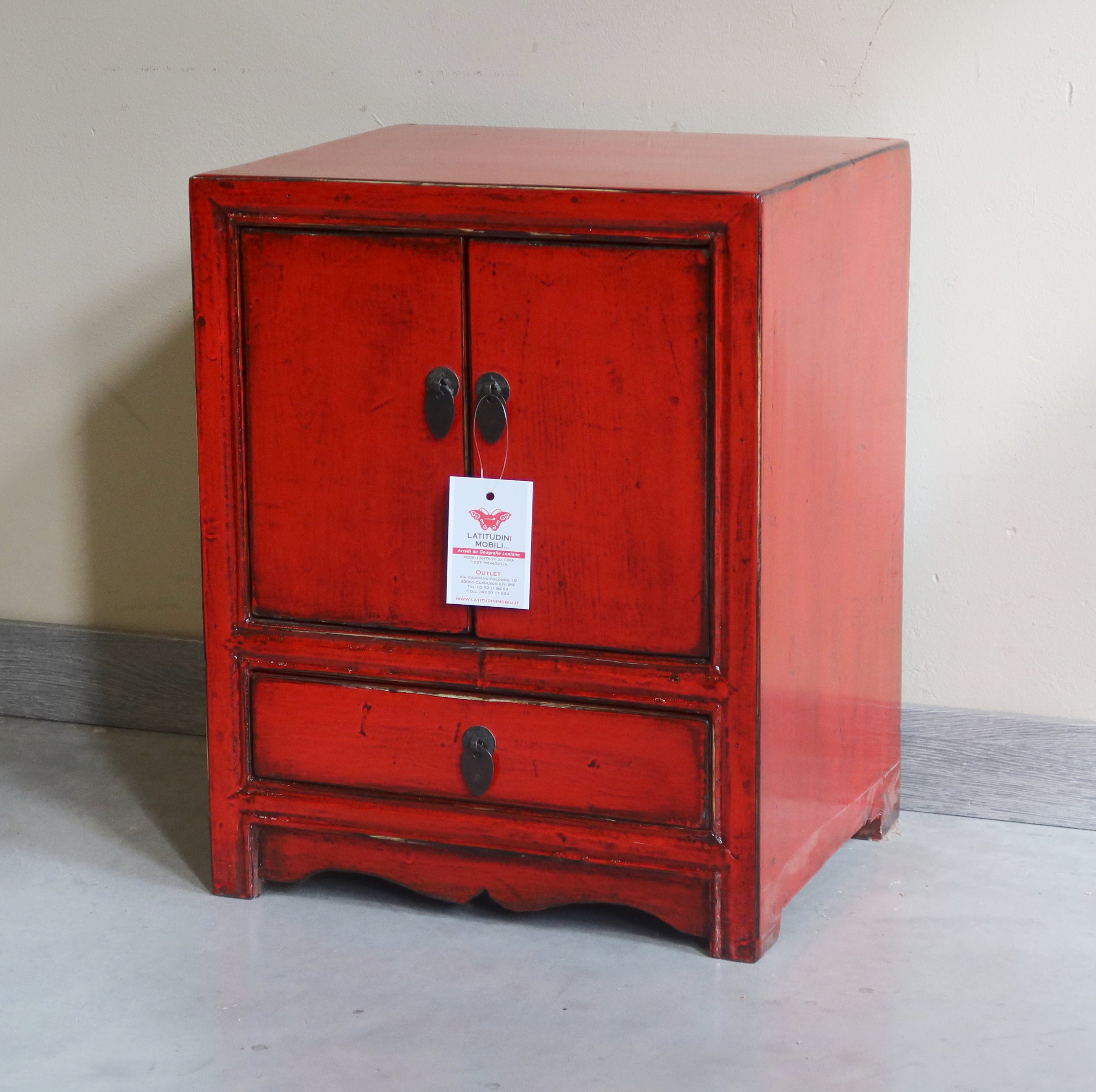COMODINO LACCA ROSSA 2 ANTE E CASSETTO
