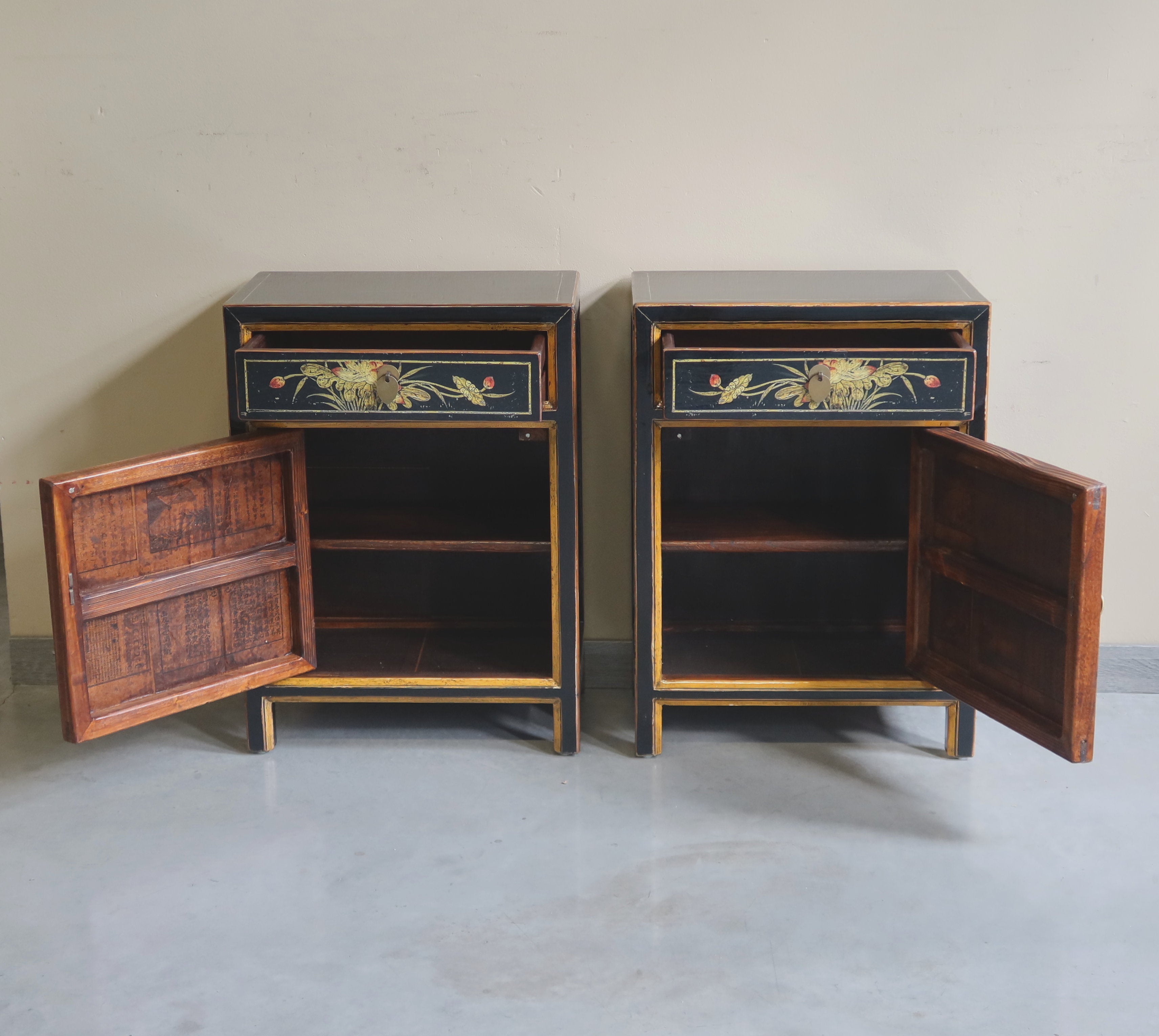 COMODINO MONGOLIA DECORATO