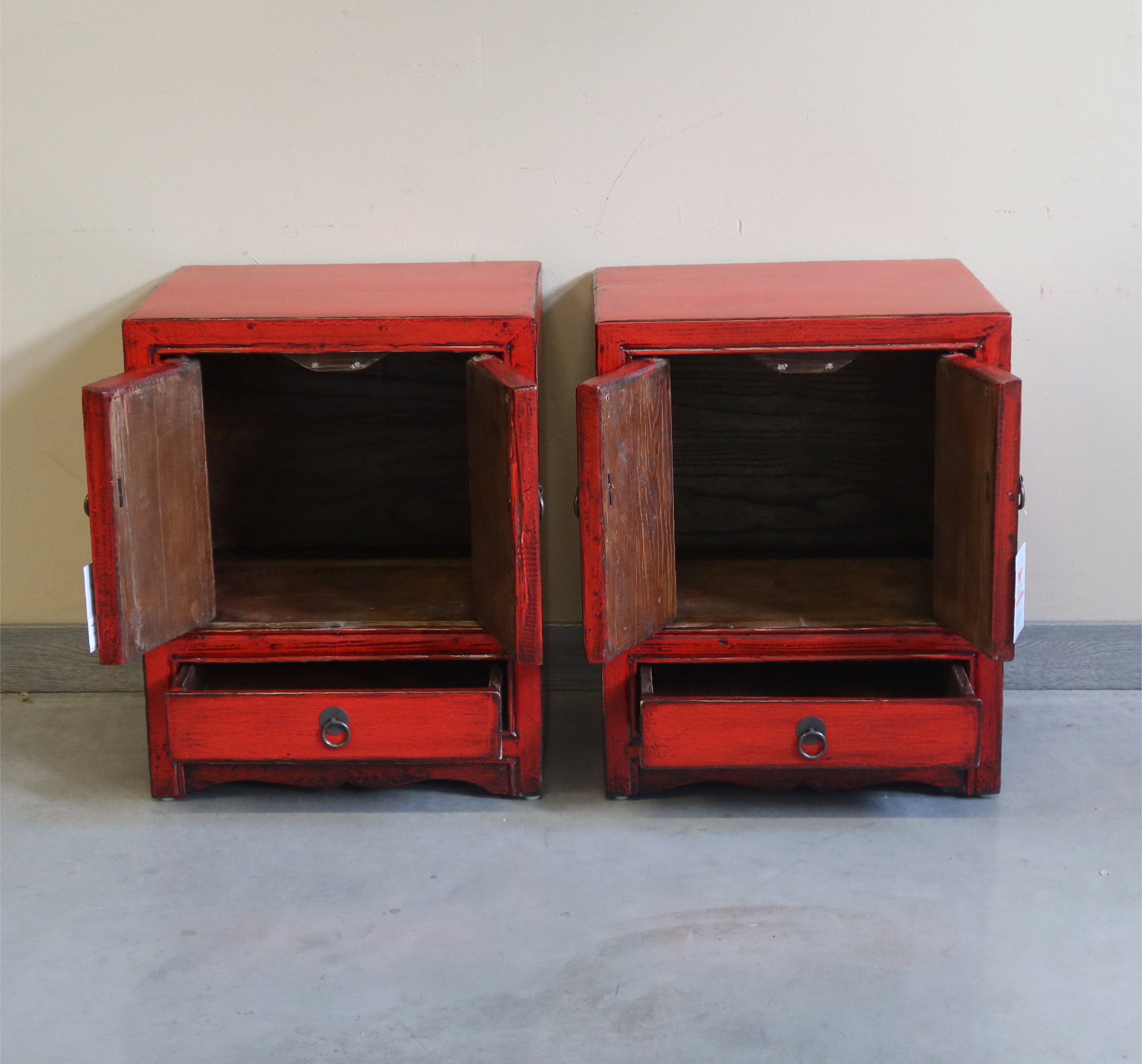 COMODINO CINESE LACCA ROSSA