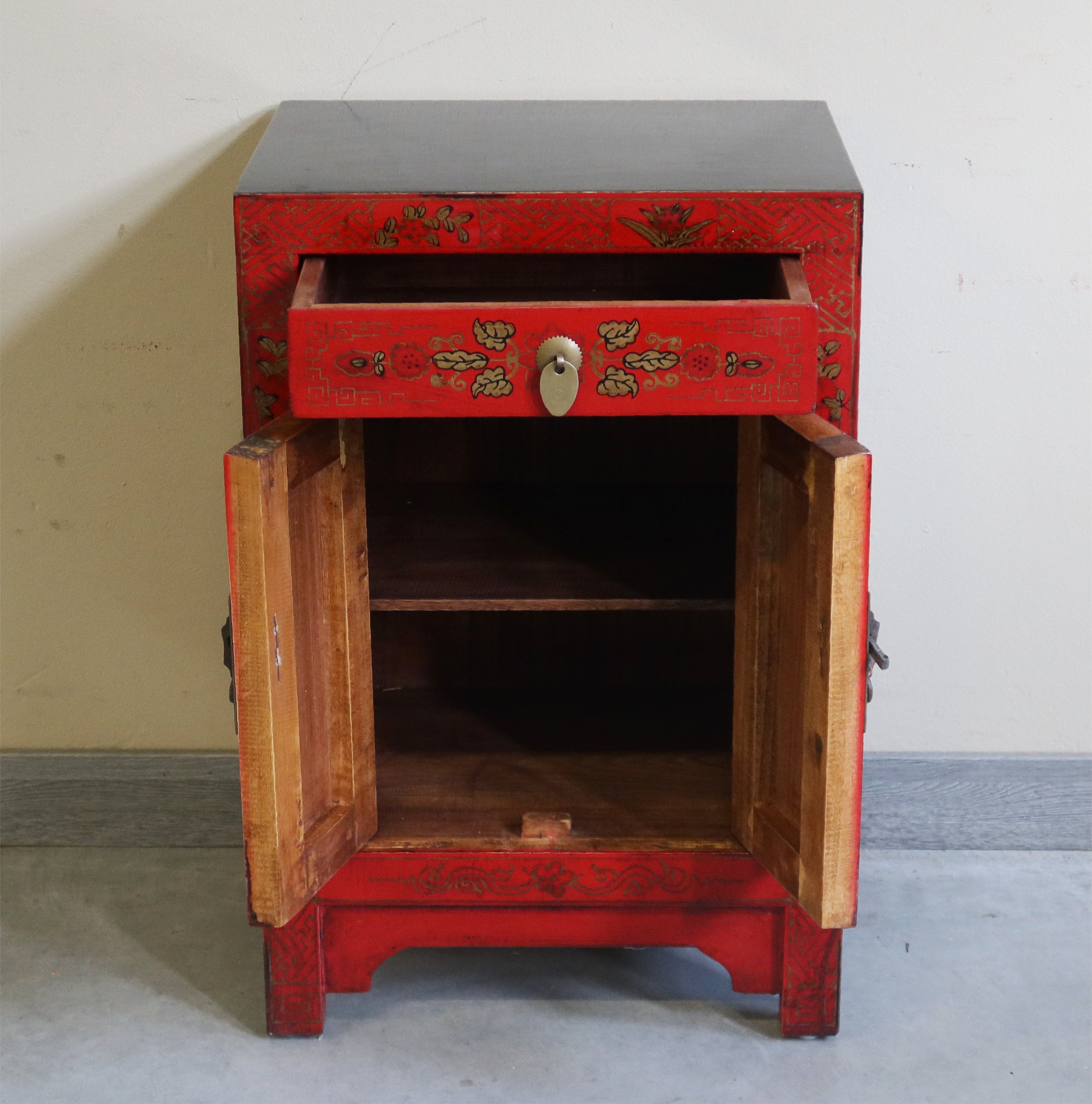 COMODINO CINESE ROSSO DECORATO