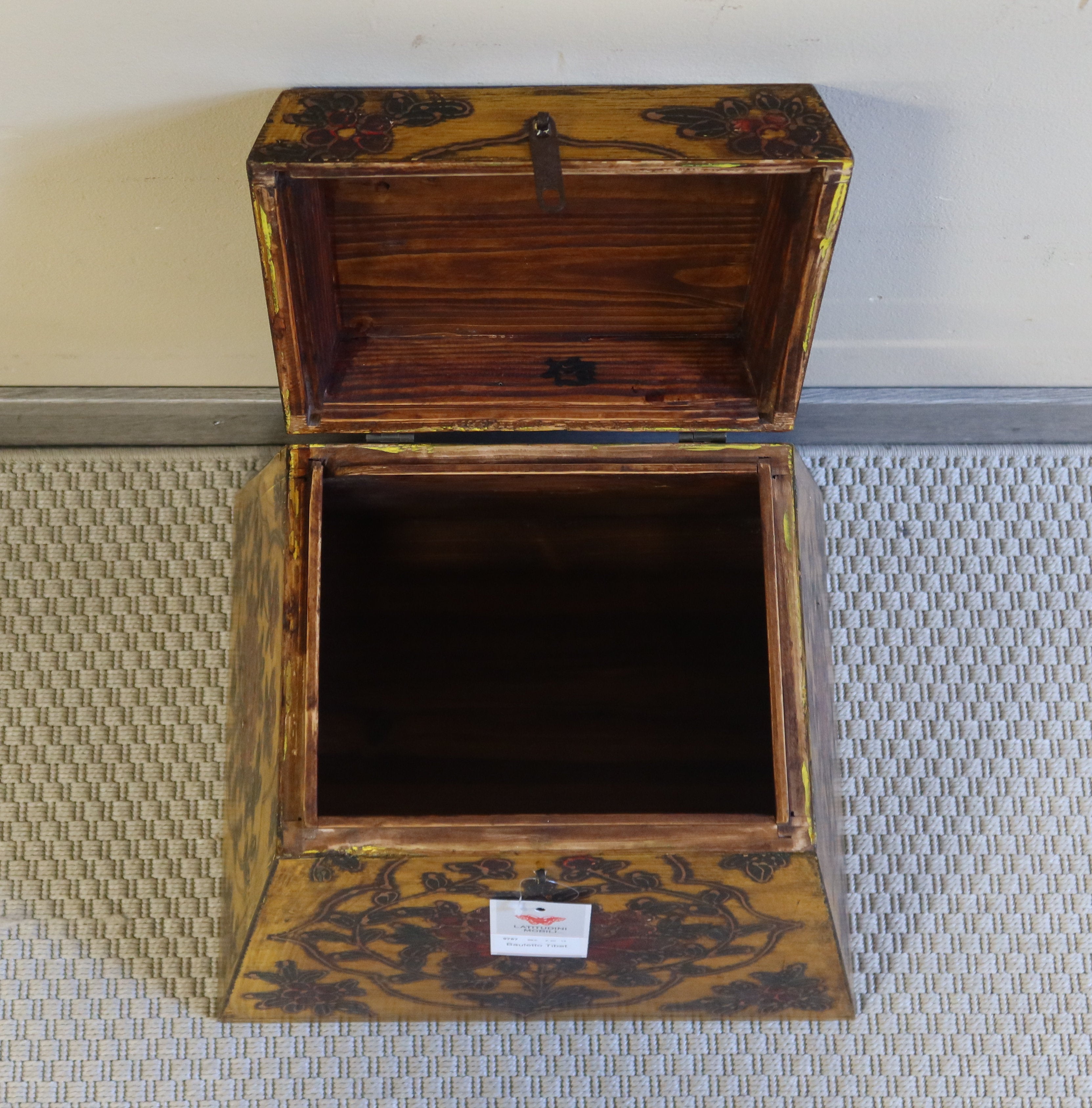 BAULETTO DECORATO TIBETANO