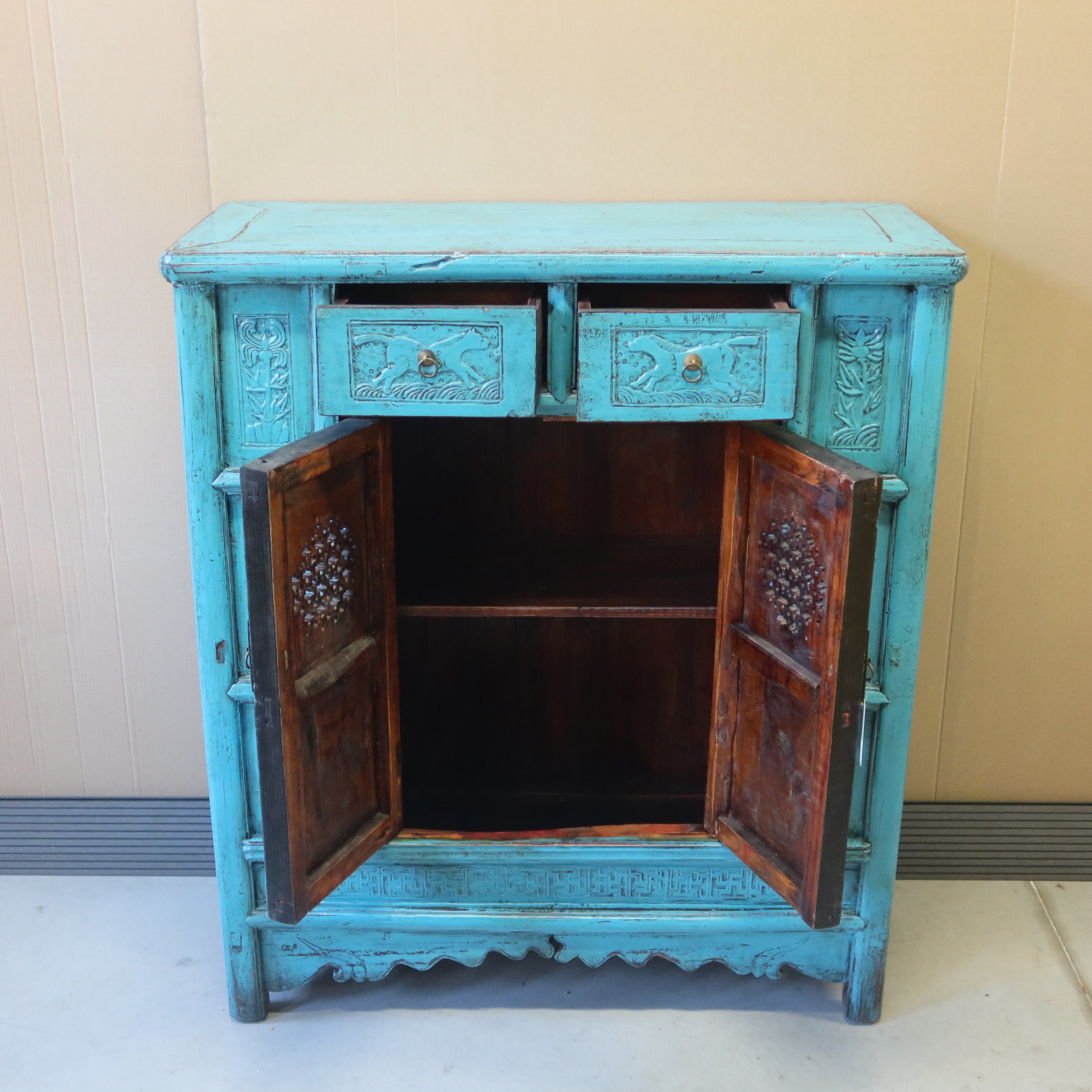 CREDENZA DELLO SHANDONG LACCA AZZURRA CON INTAGLI
