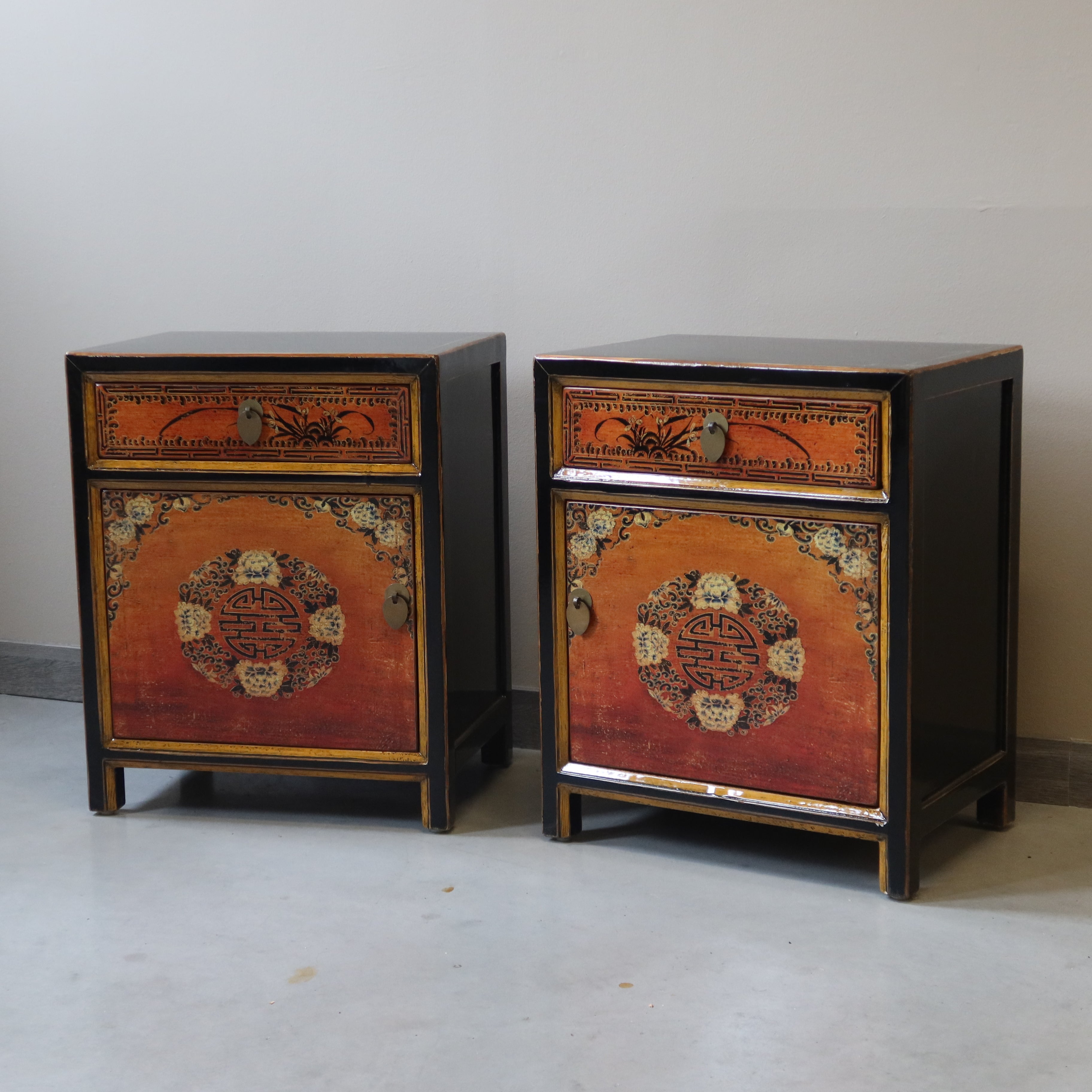 COMODINO MONGOLO DECORATO