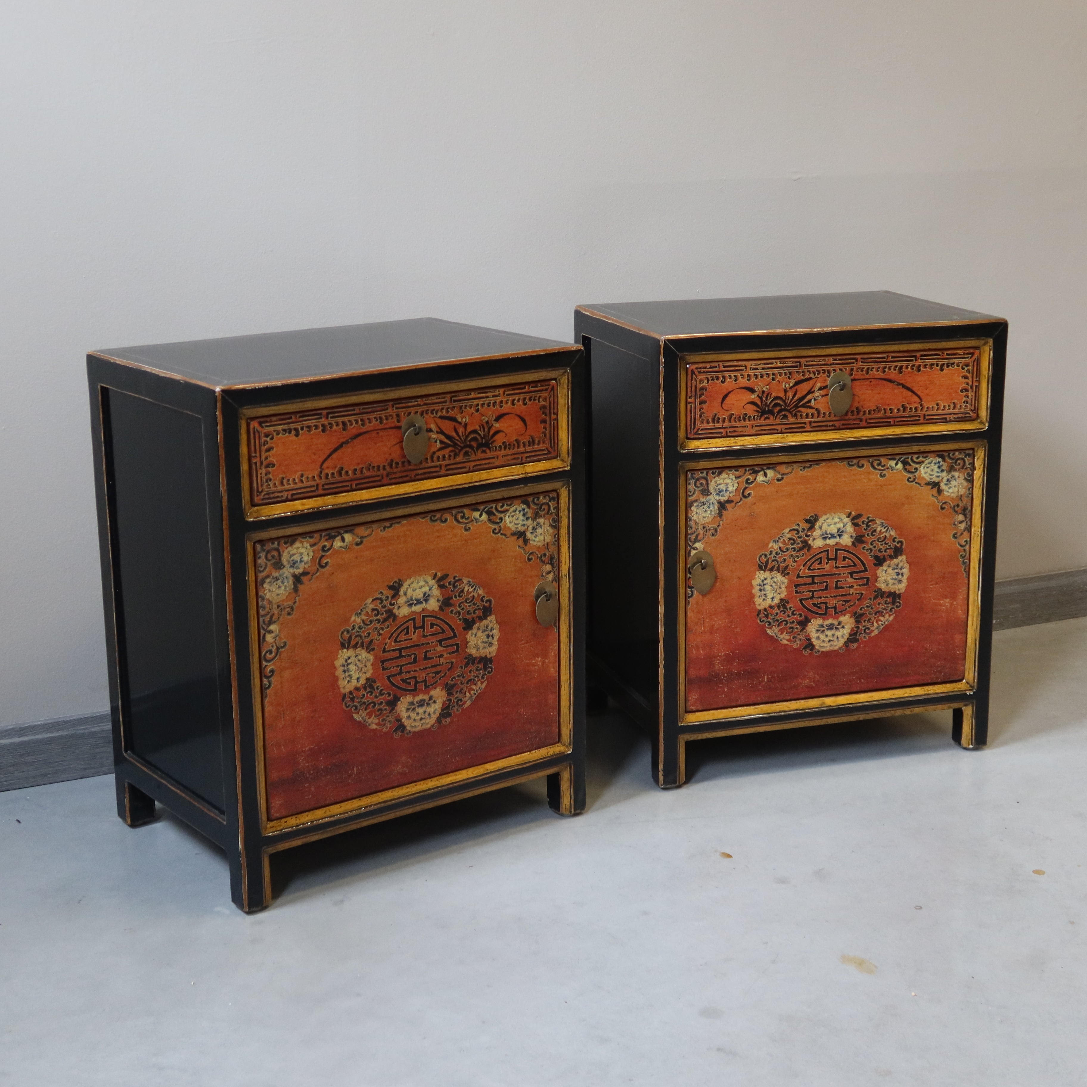 COMODINO MONGOLO DECORATO