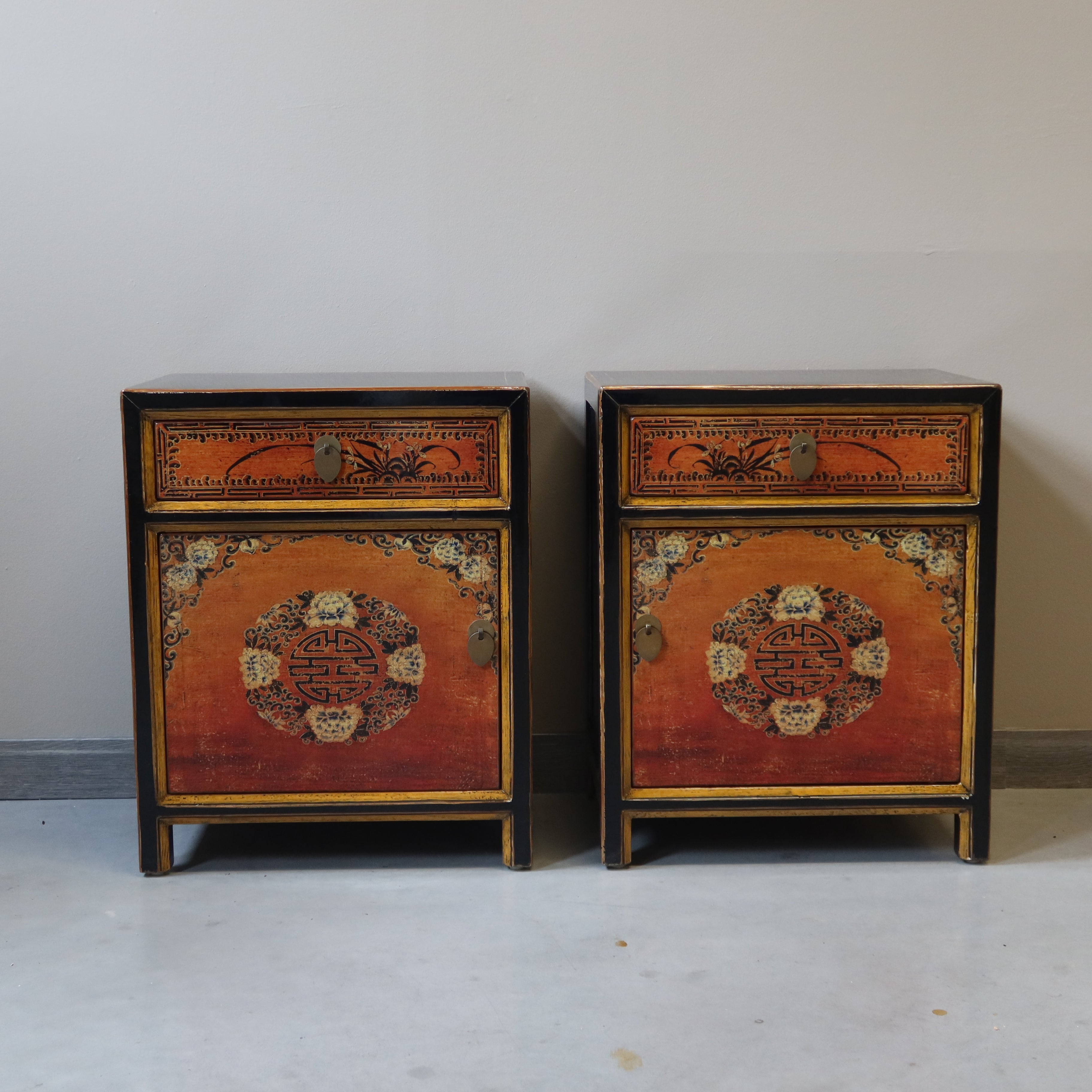 COMODINO MONGOLO DECORATO