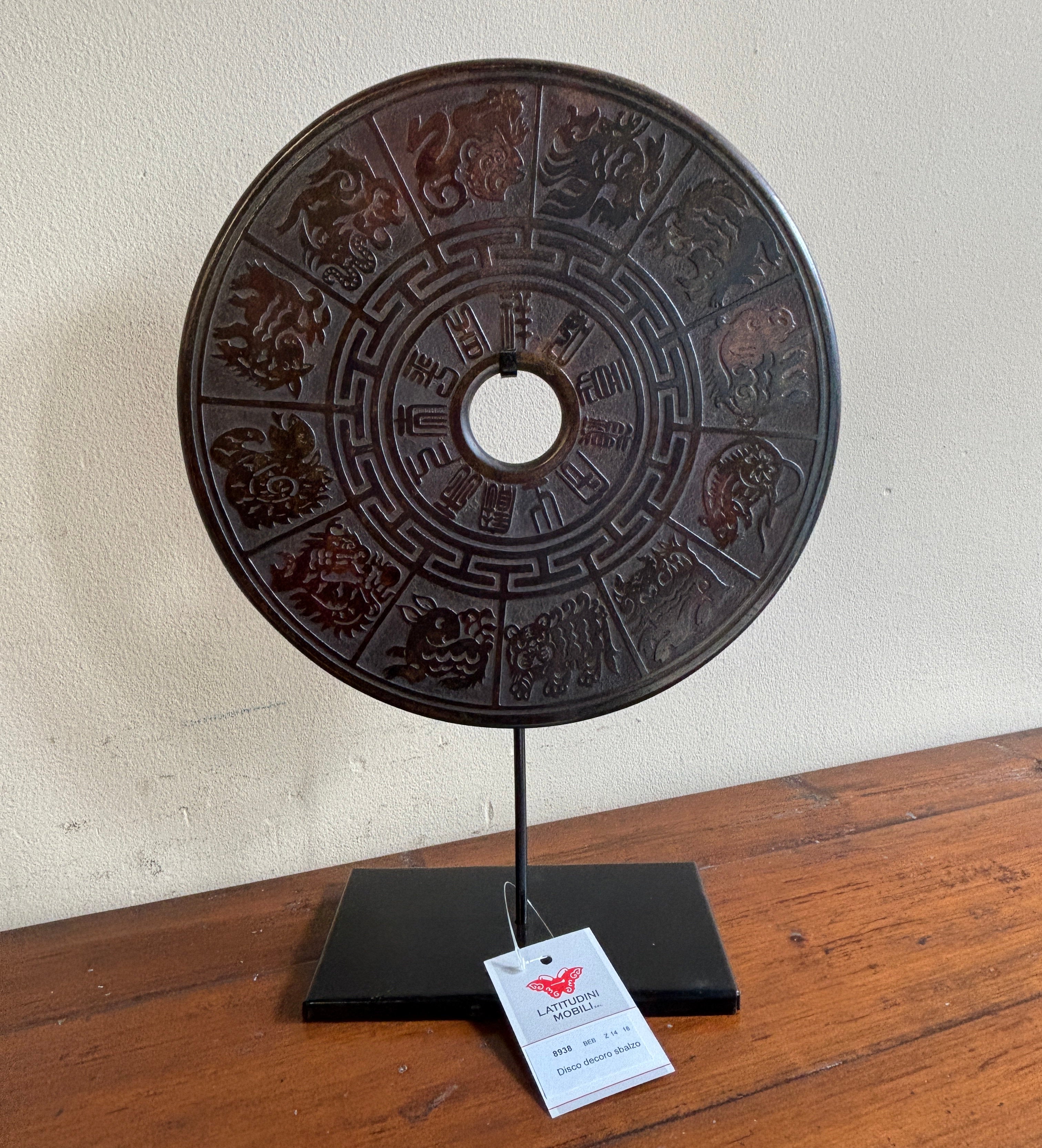 DISCO ORNAMENTALE IN PIETRA SU PIEDISTALLO