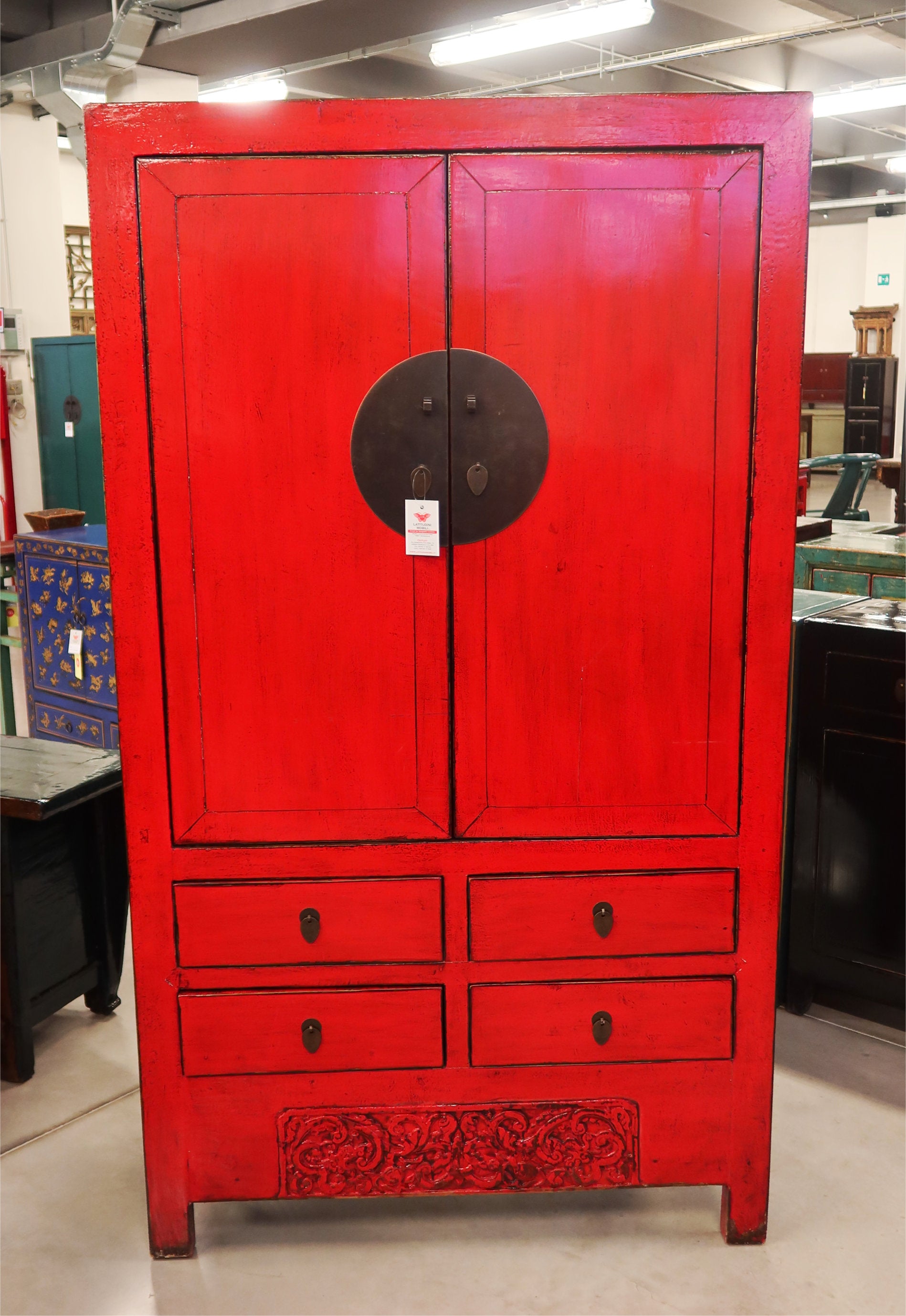 ARMADIO CINESE DELLO SHANDONG IN LACCA ROSSA