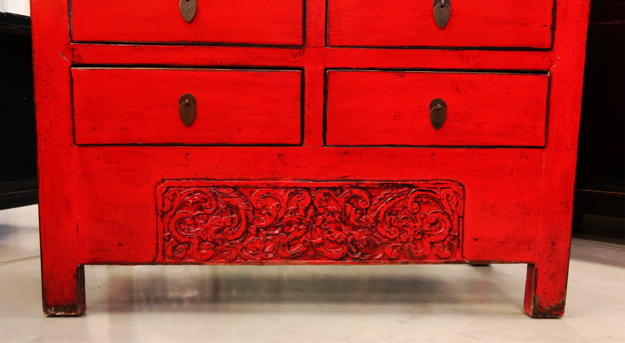 ARMADIO CINESE DELLO SHANDONG IN LACCA ROSSA