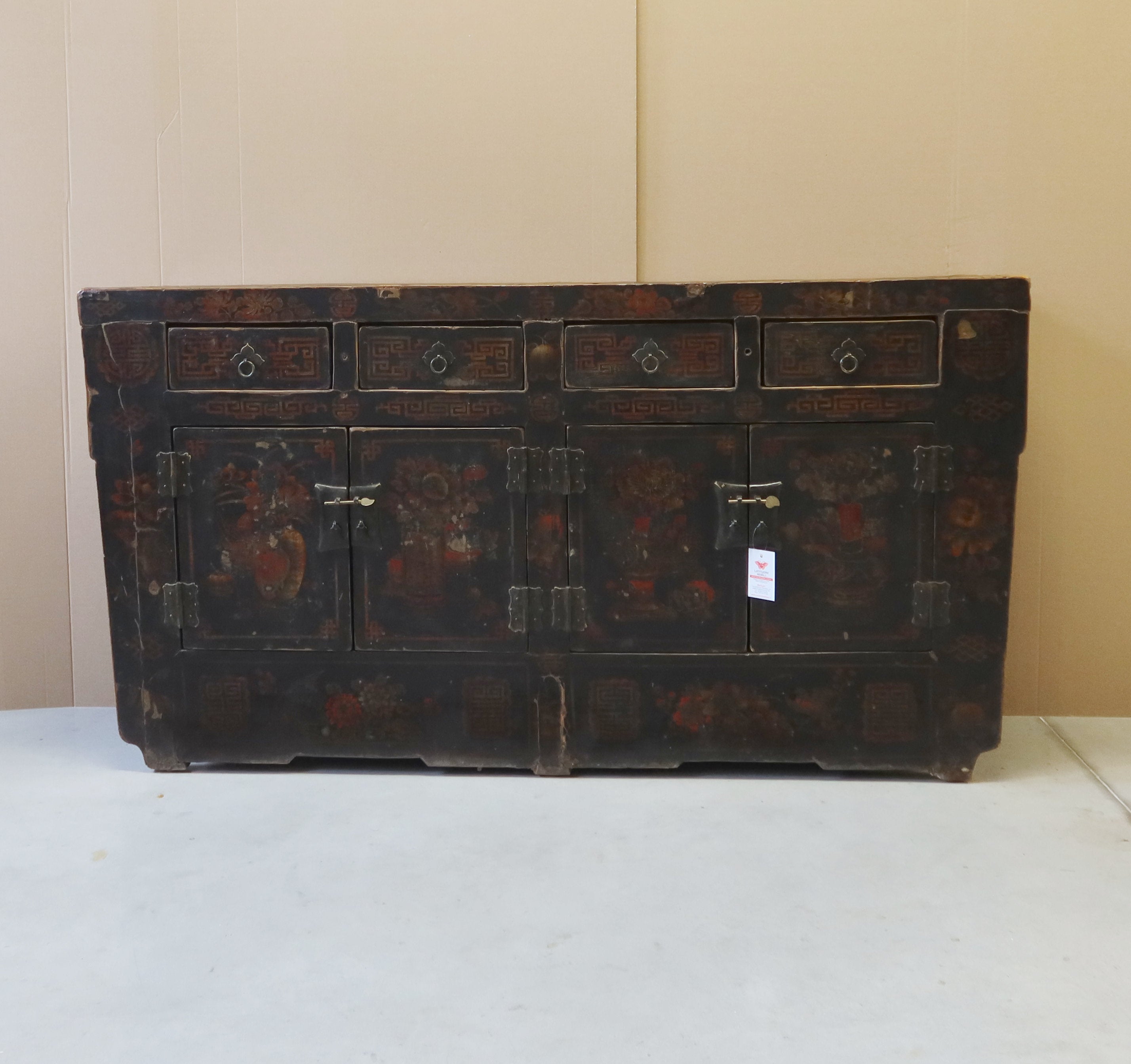 CREDENZA CINESE NERA DECORATA