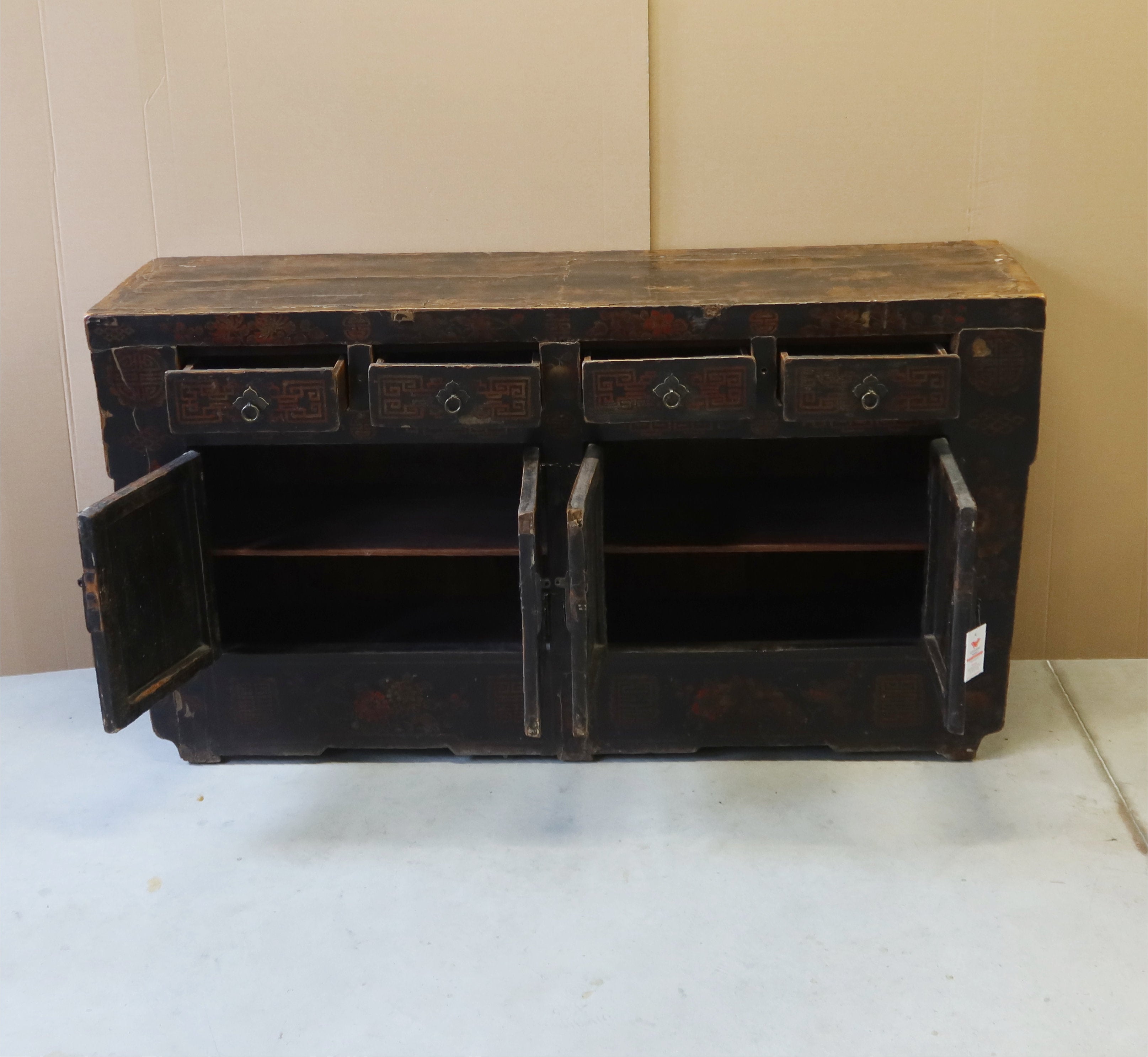 CREDENZA CINESE NERA DECORATA