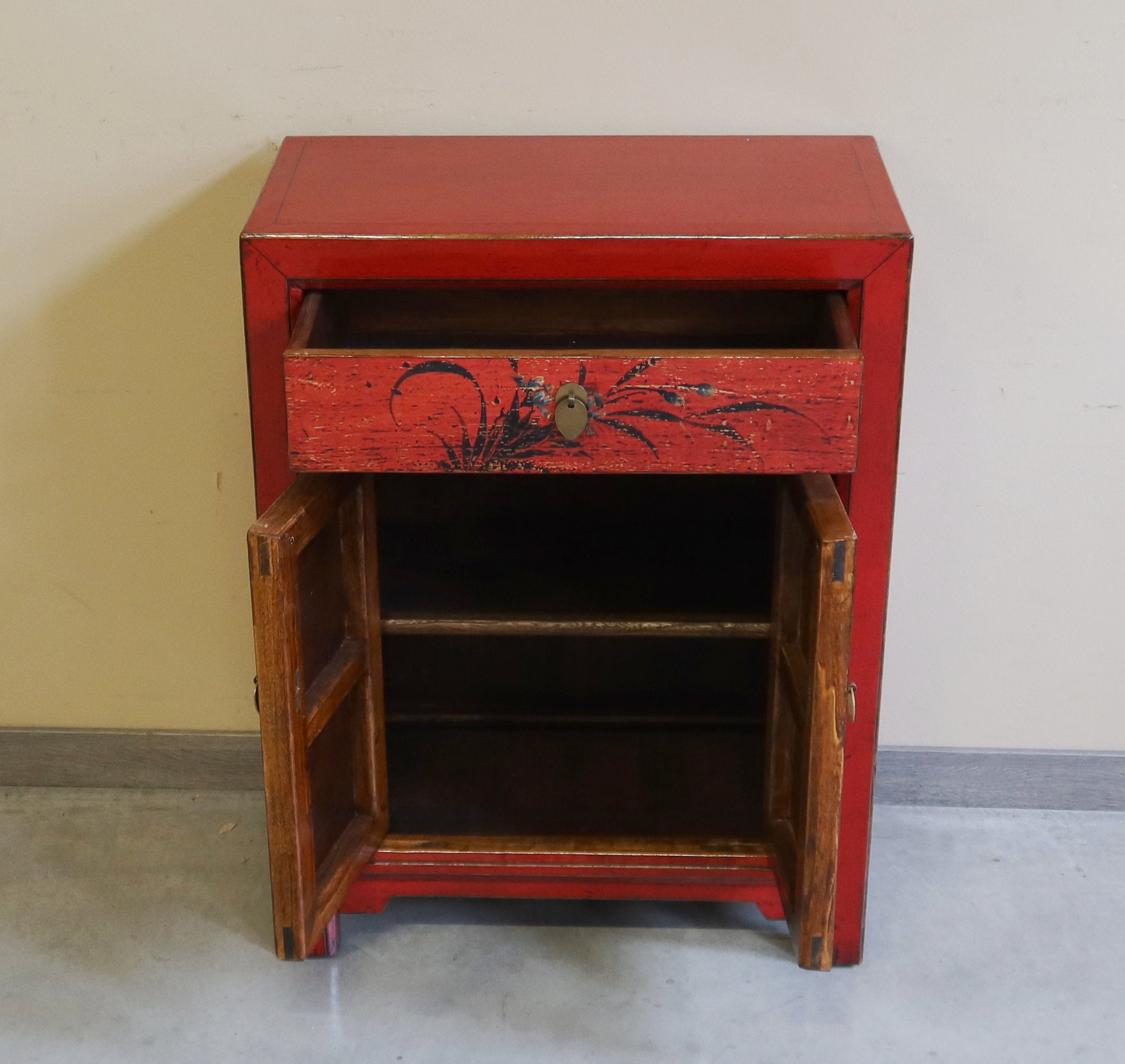 CREDENZINA DECORATA DELLA MONGOLIA