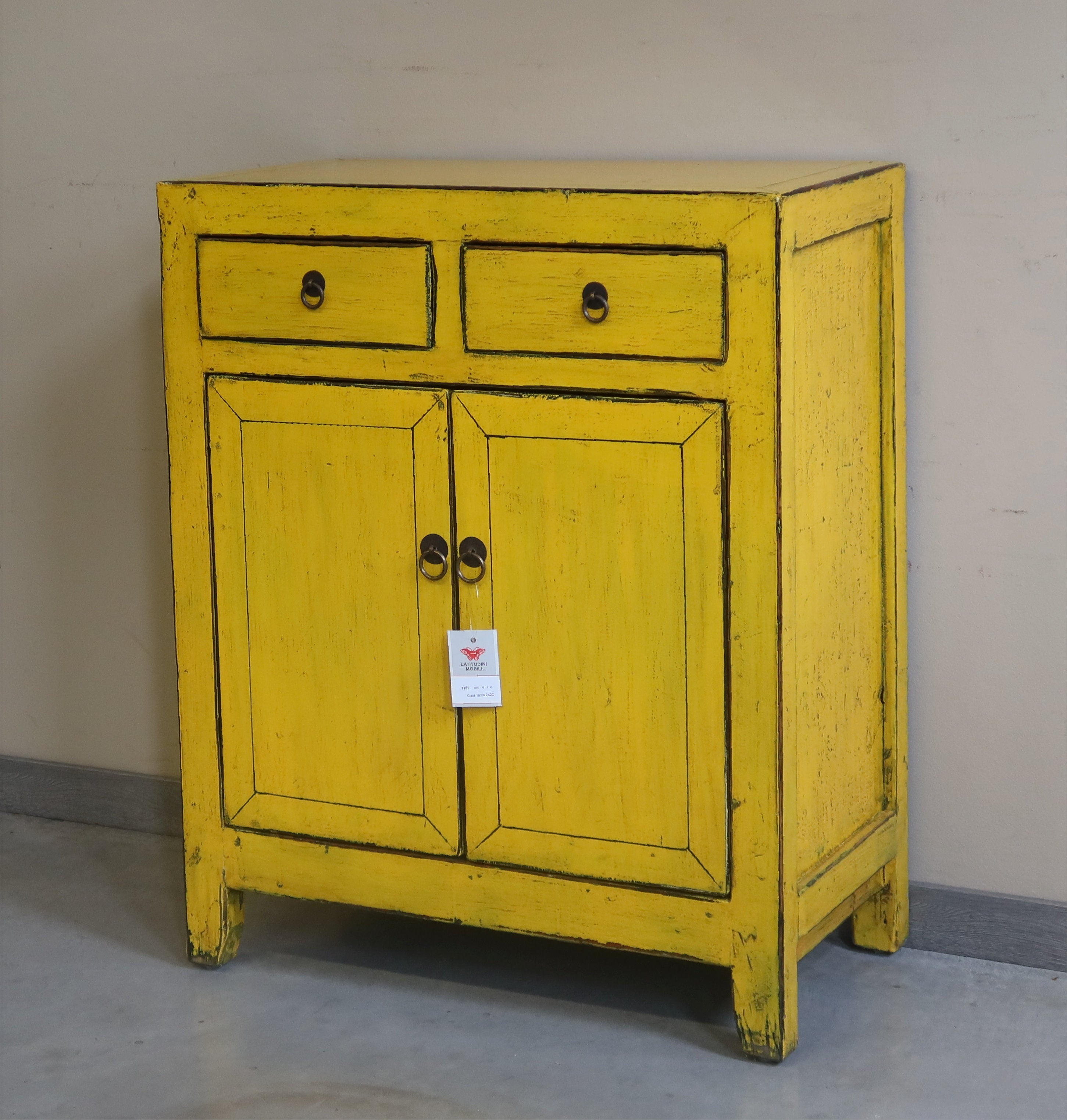 CREDENZINO CINESE LACCA GIALLA