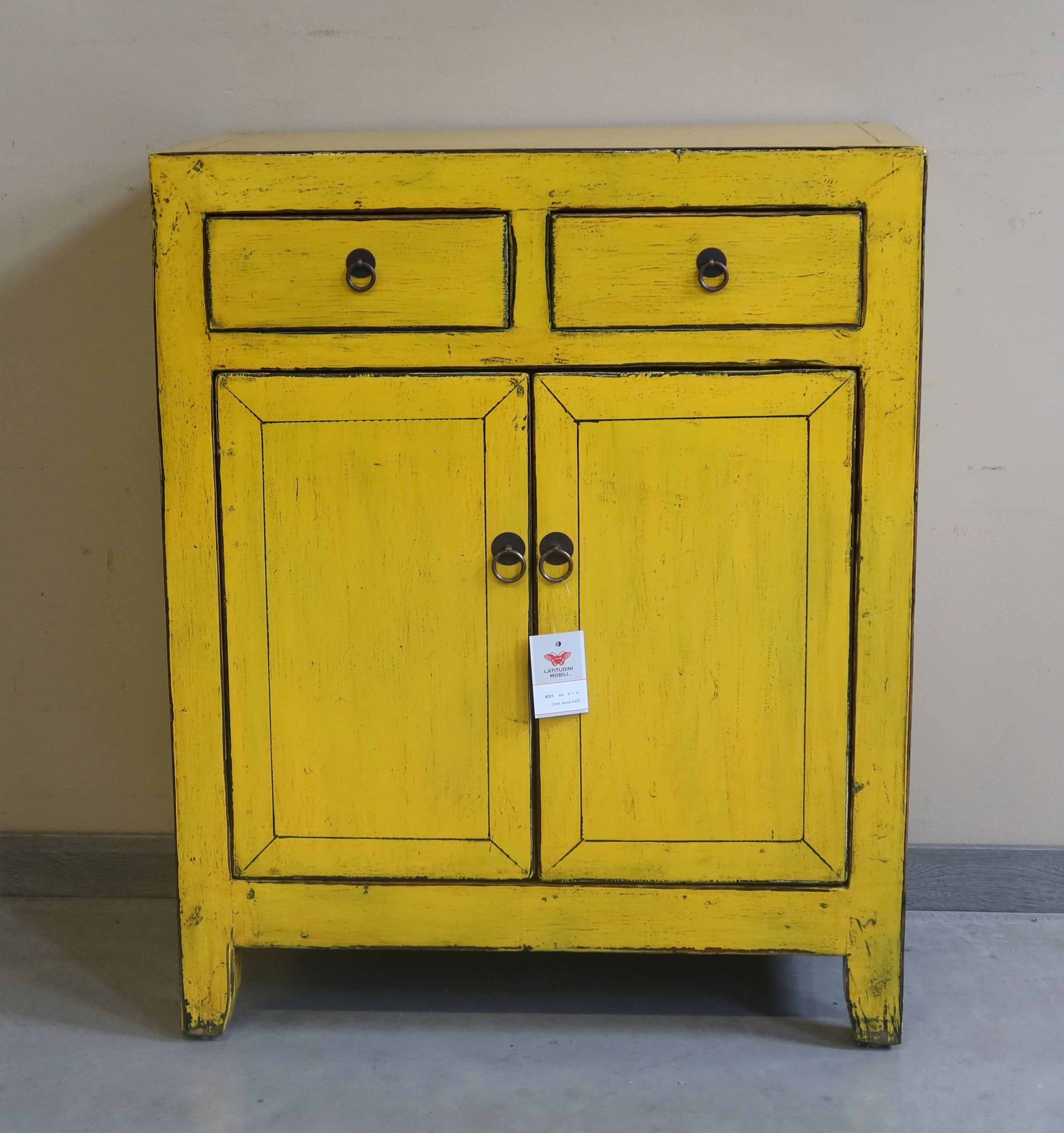 CREDENZINO CINESE LACCA GIALLA