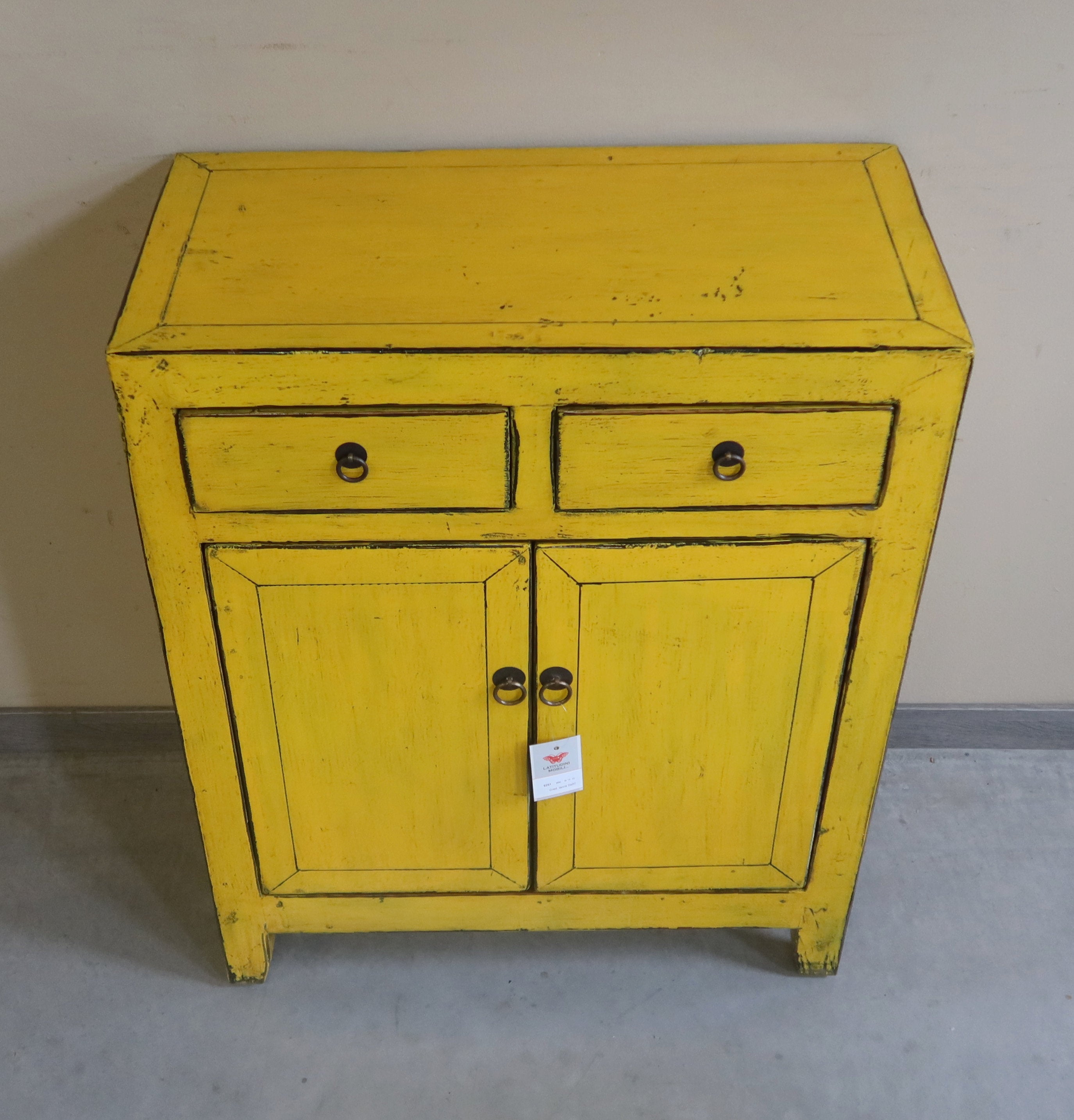 CREDENZINO CINESE LACCA GIALLA