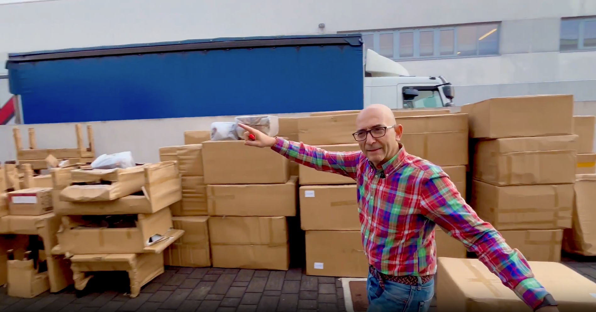 Carica video: