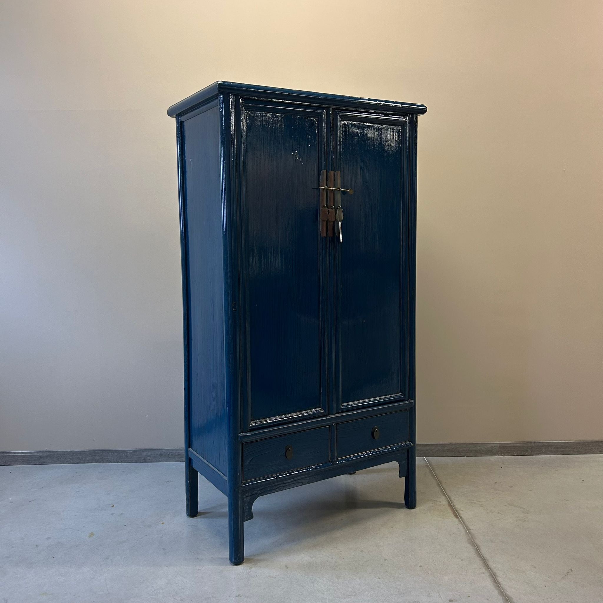 ARMADIO CINESE IN LACCA BLU