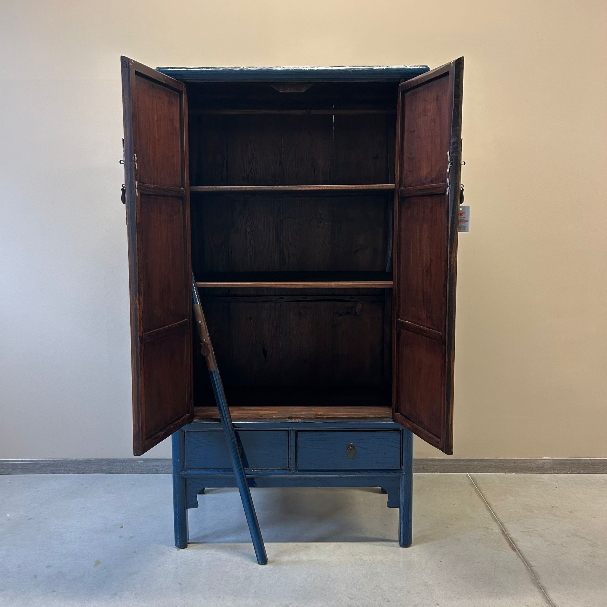 ARMADIO CINESE IN LACCA BLU