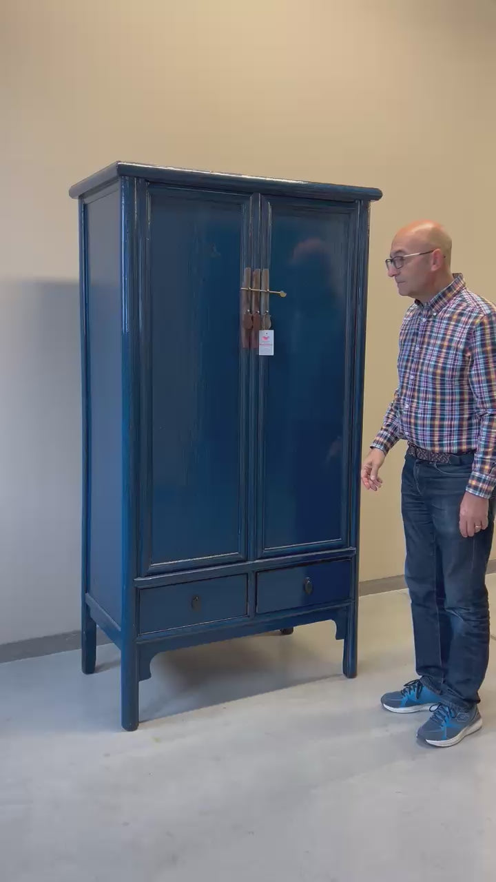 Carica video: ARMADIO CINESE IN LACCA BLU
