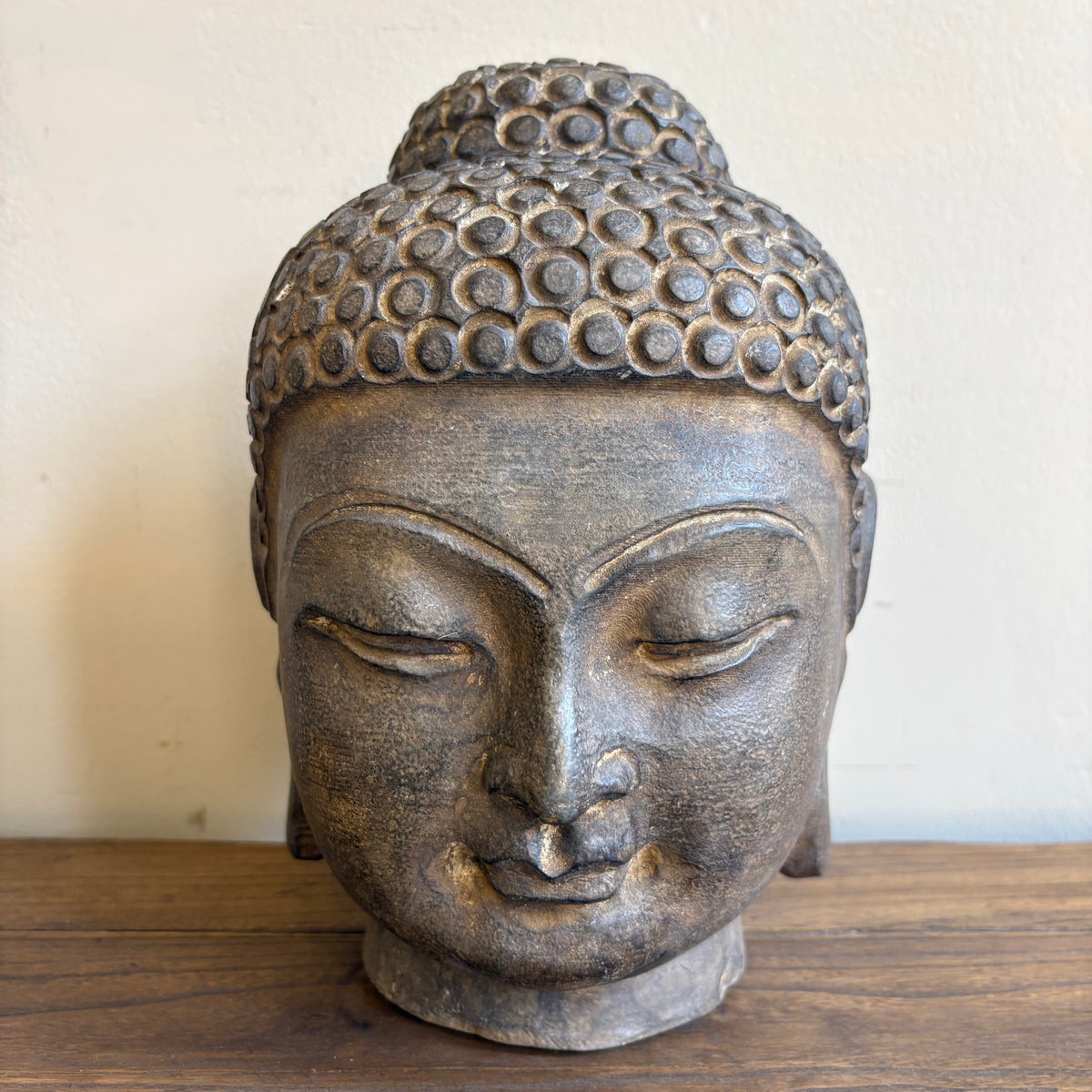 GRANDE TESTA DI BUDDHA IN PIETRA