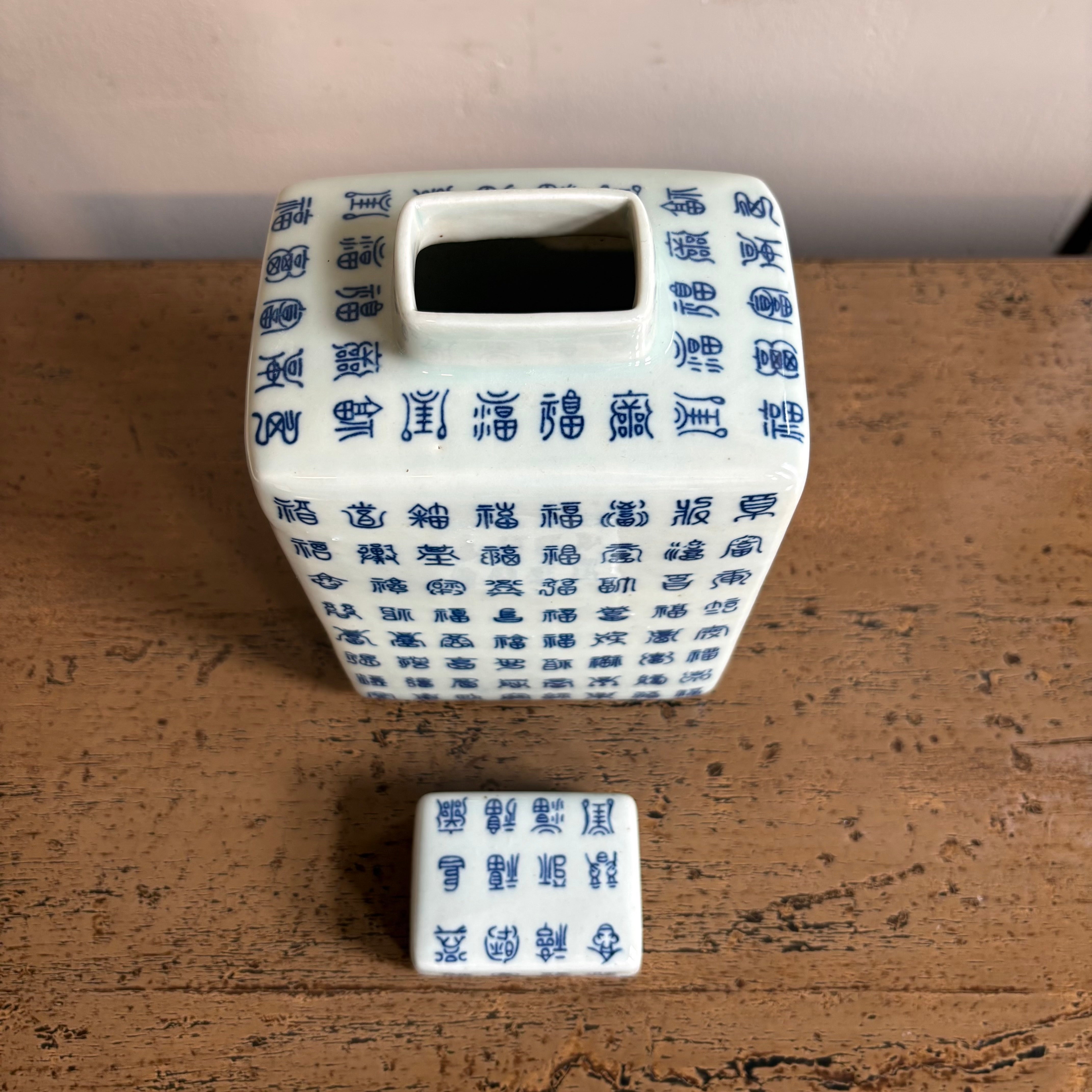 VASO CON IDEOGRAMMI BASE RETTANGOLARE CON COPERCHIO