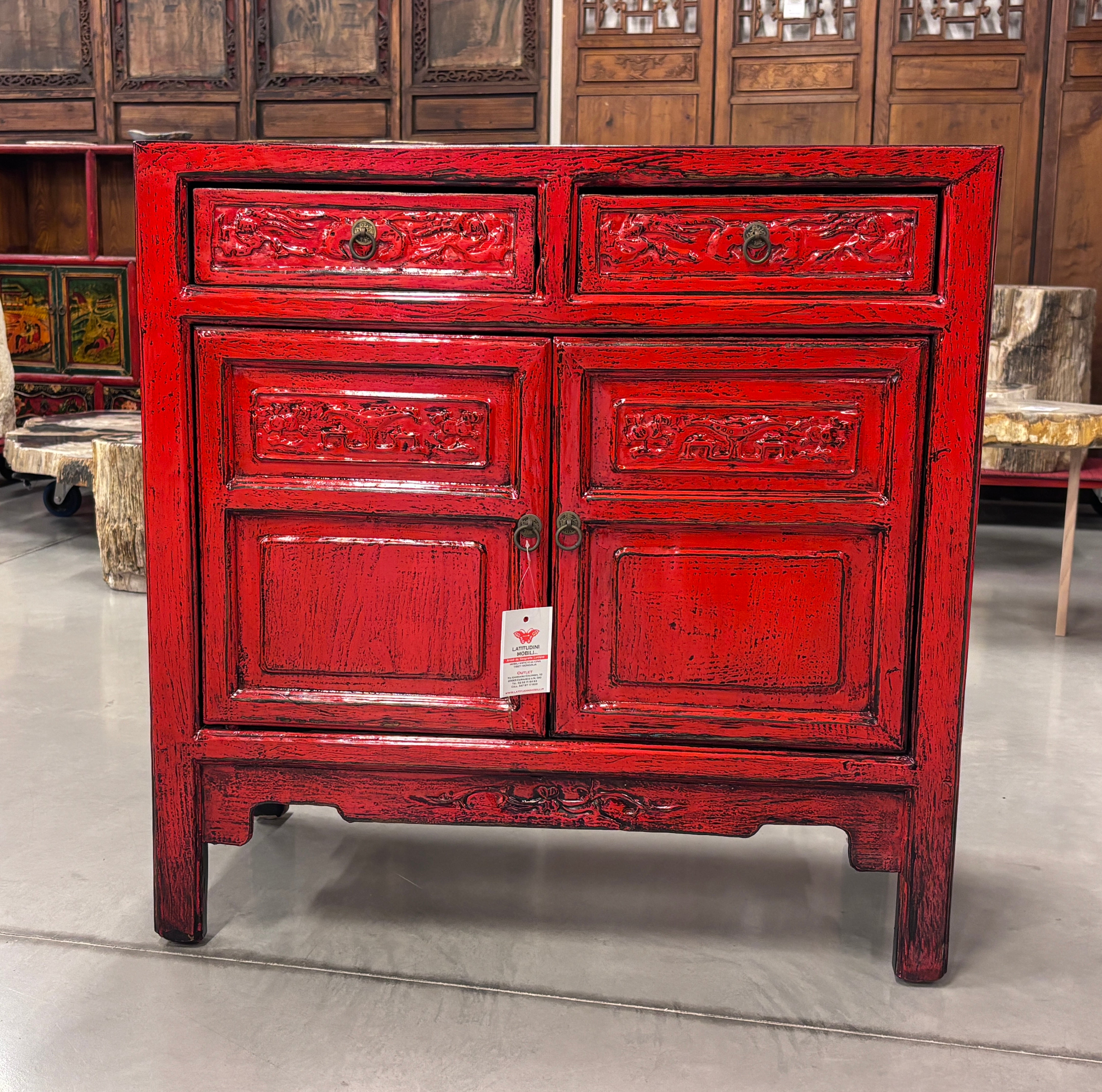 CREDENZINO CINESE IN LACCA ROSSA