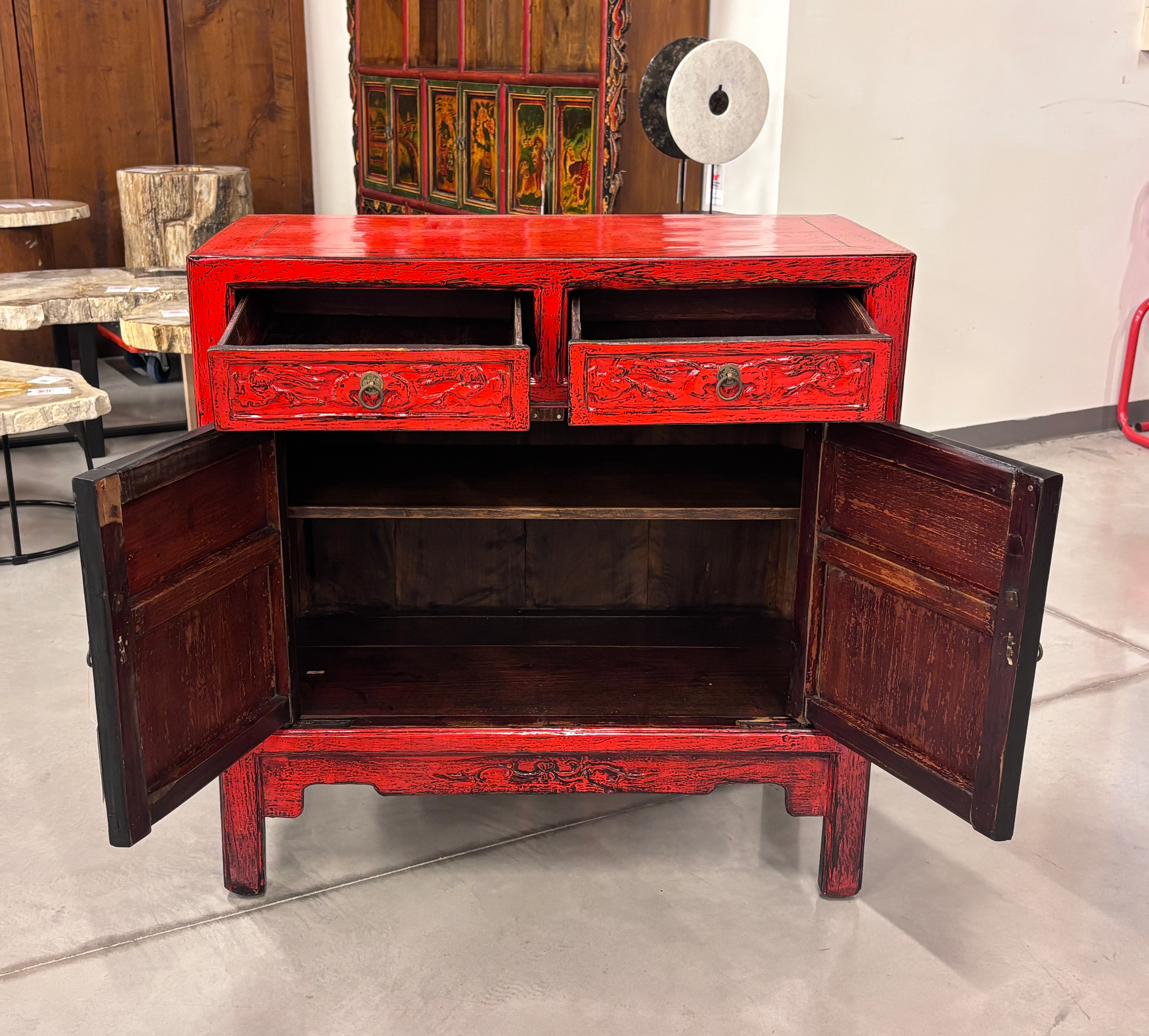 CREDENZINO CINESE IN LACCA ROSSA