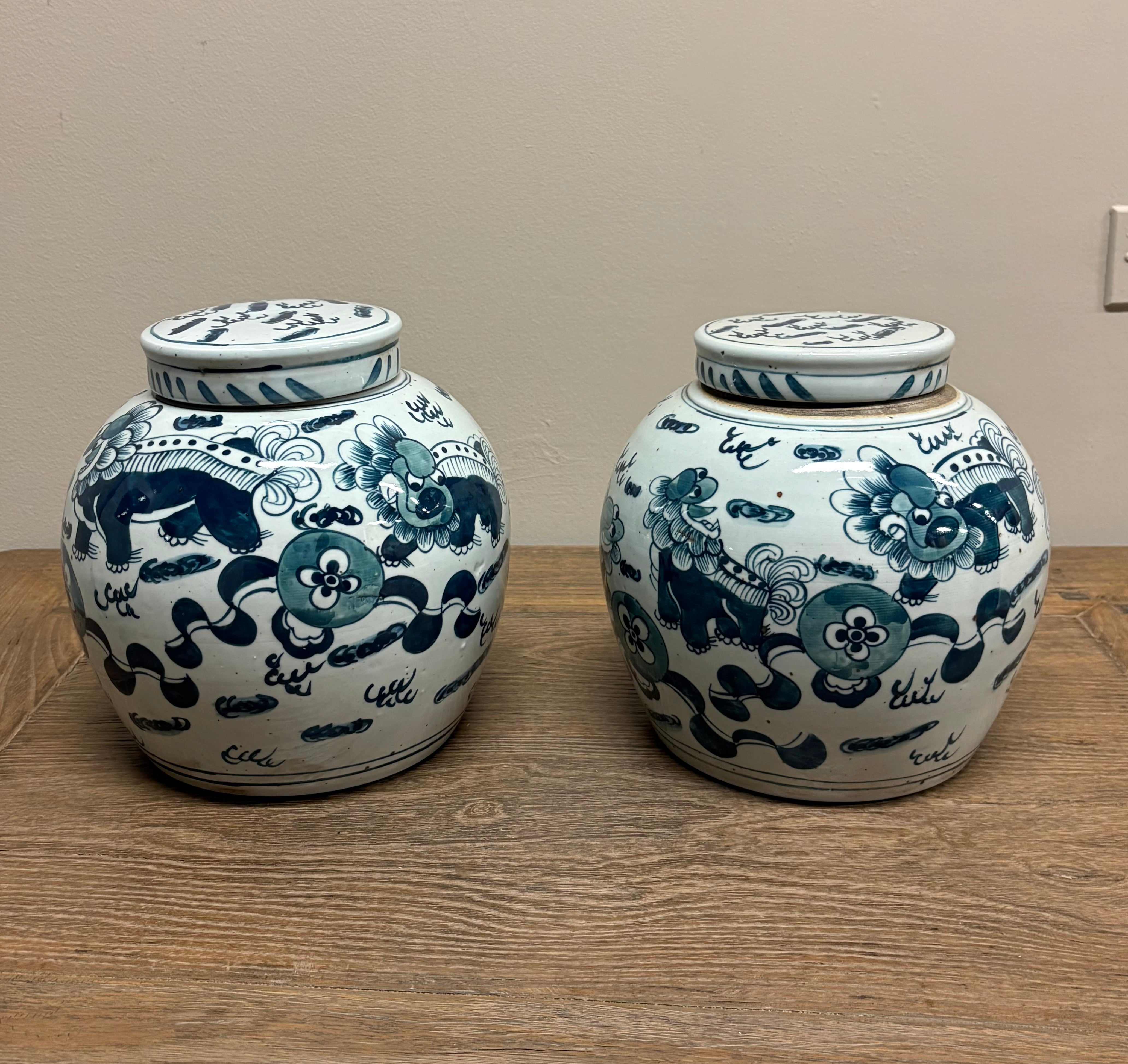 VASO CINESE STONDATO IN CERAMICA DECORATA