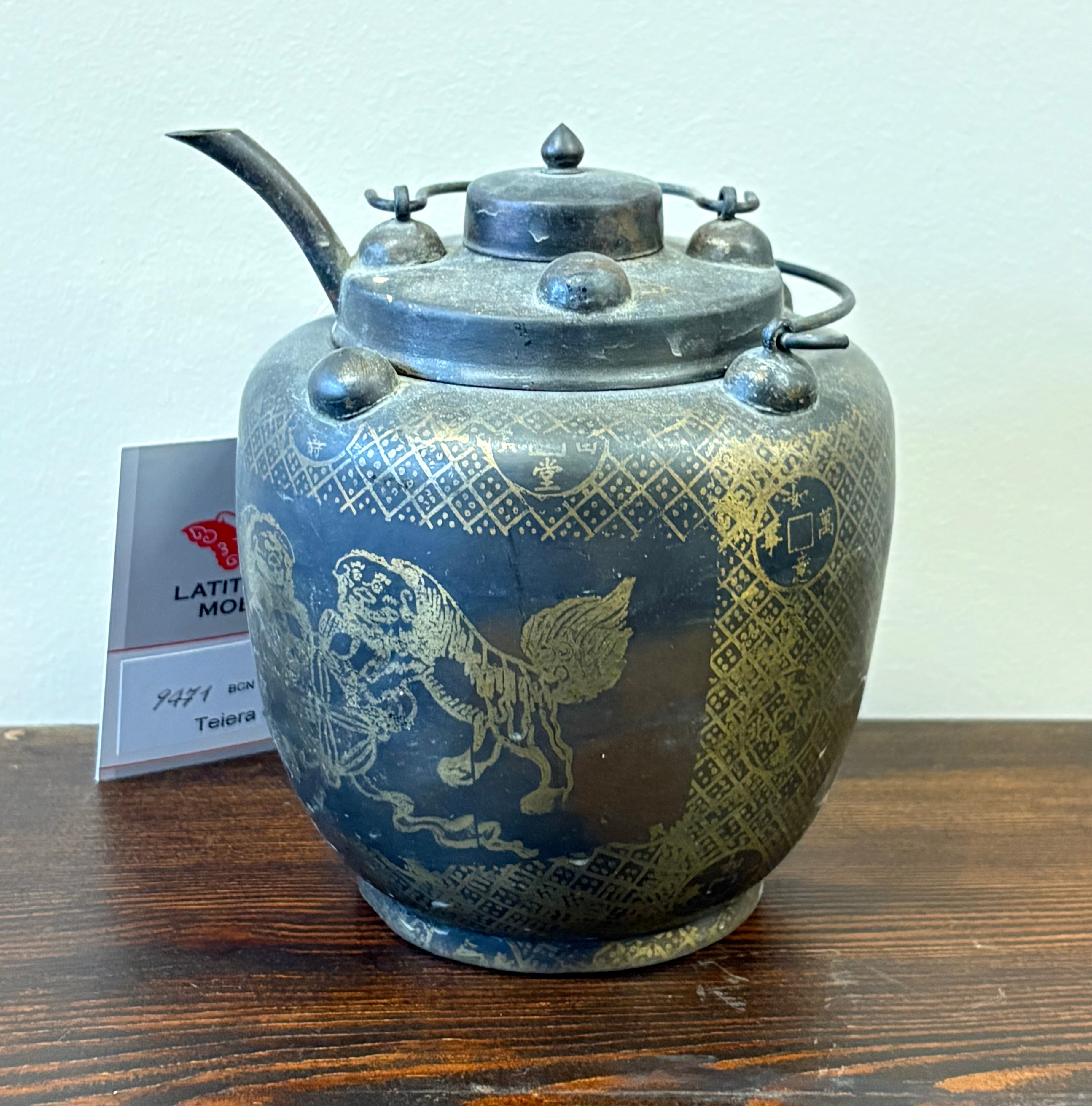 TEIERA IN METALLO CON IDEOGRAMMI