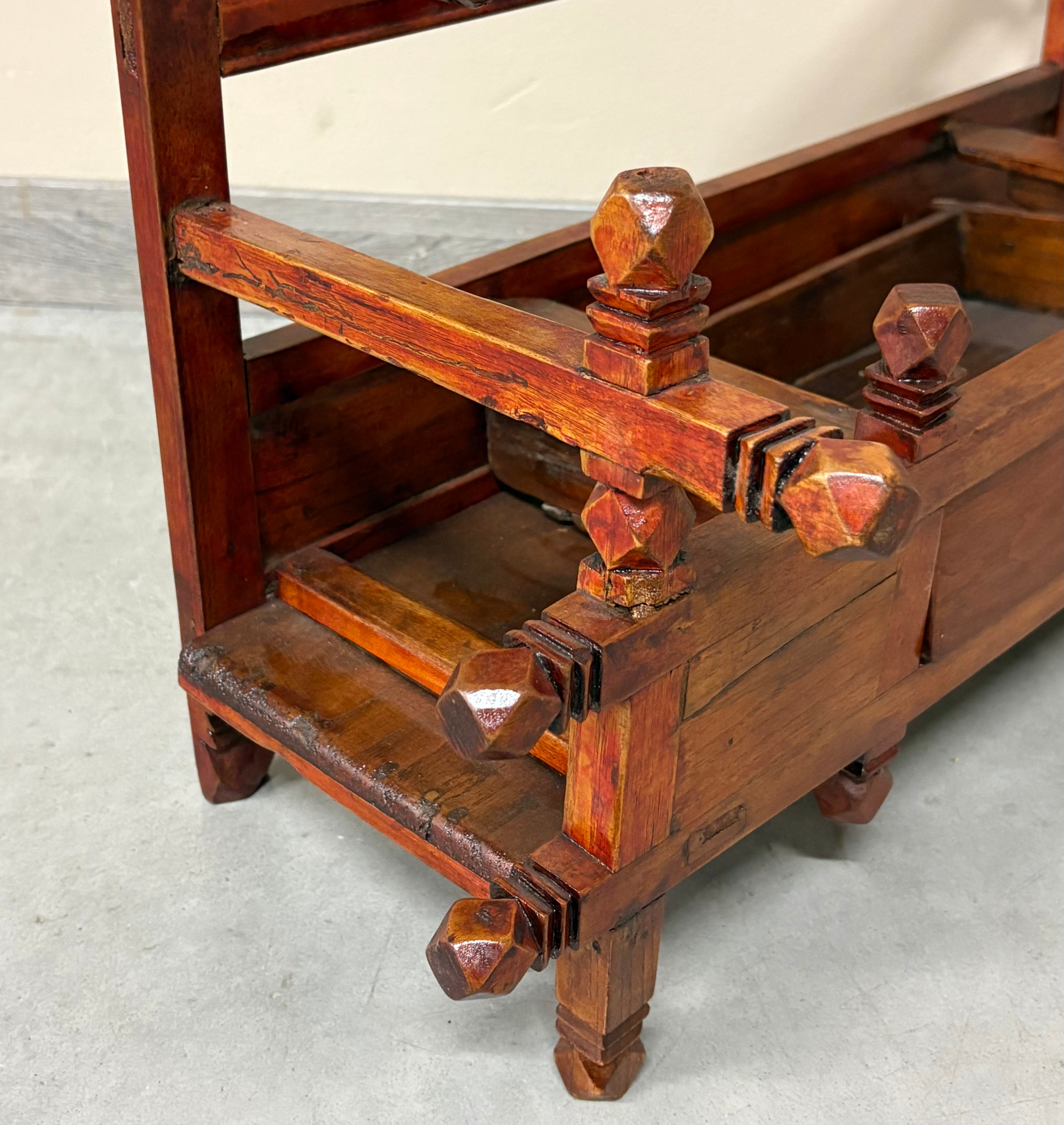 ALZATINA ORNAMENTALE IN LEGNO