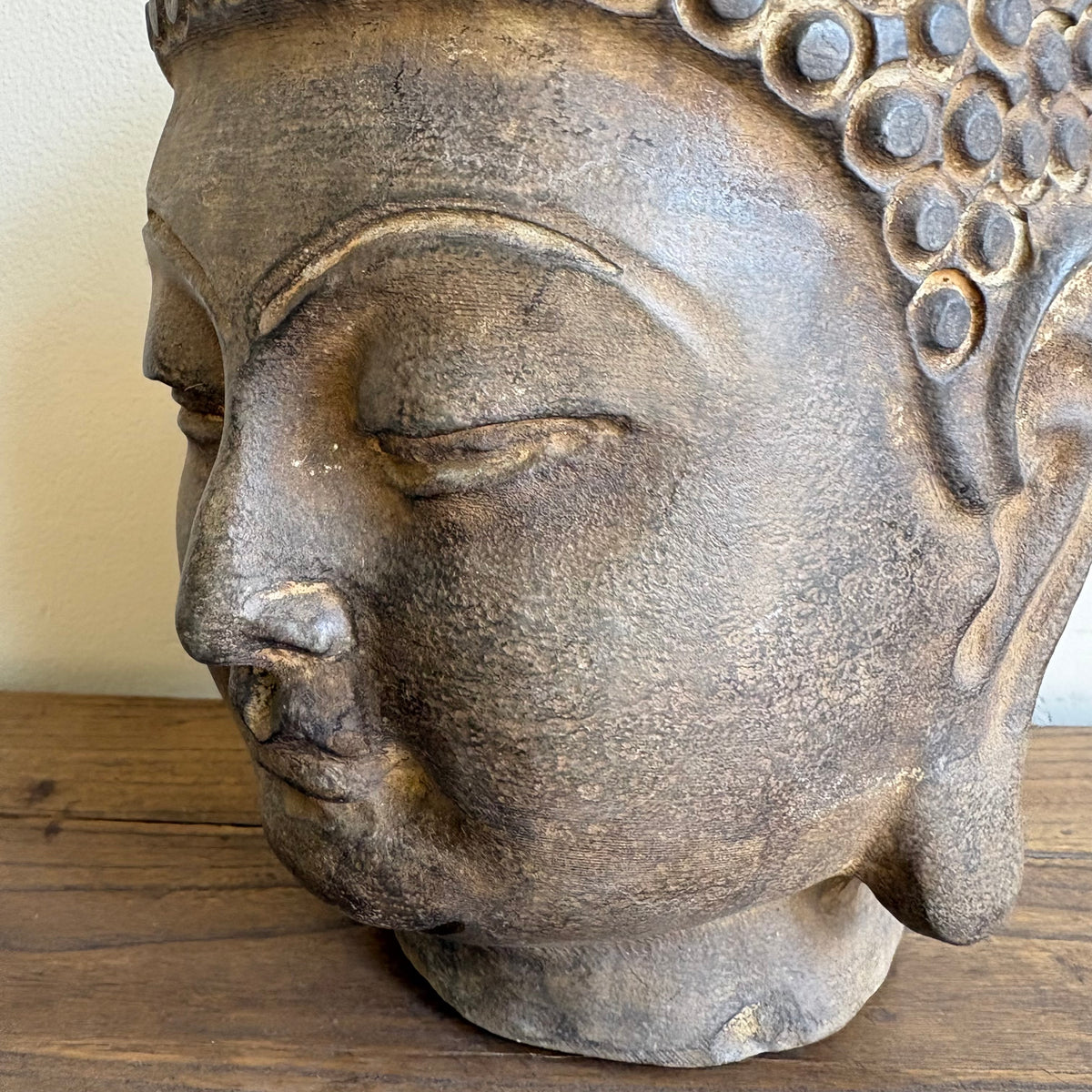 GRANDE TESTA DI BUDDHA IN PIETRA