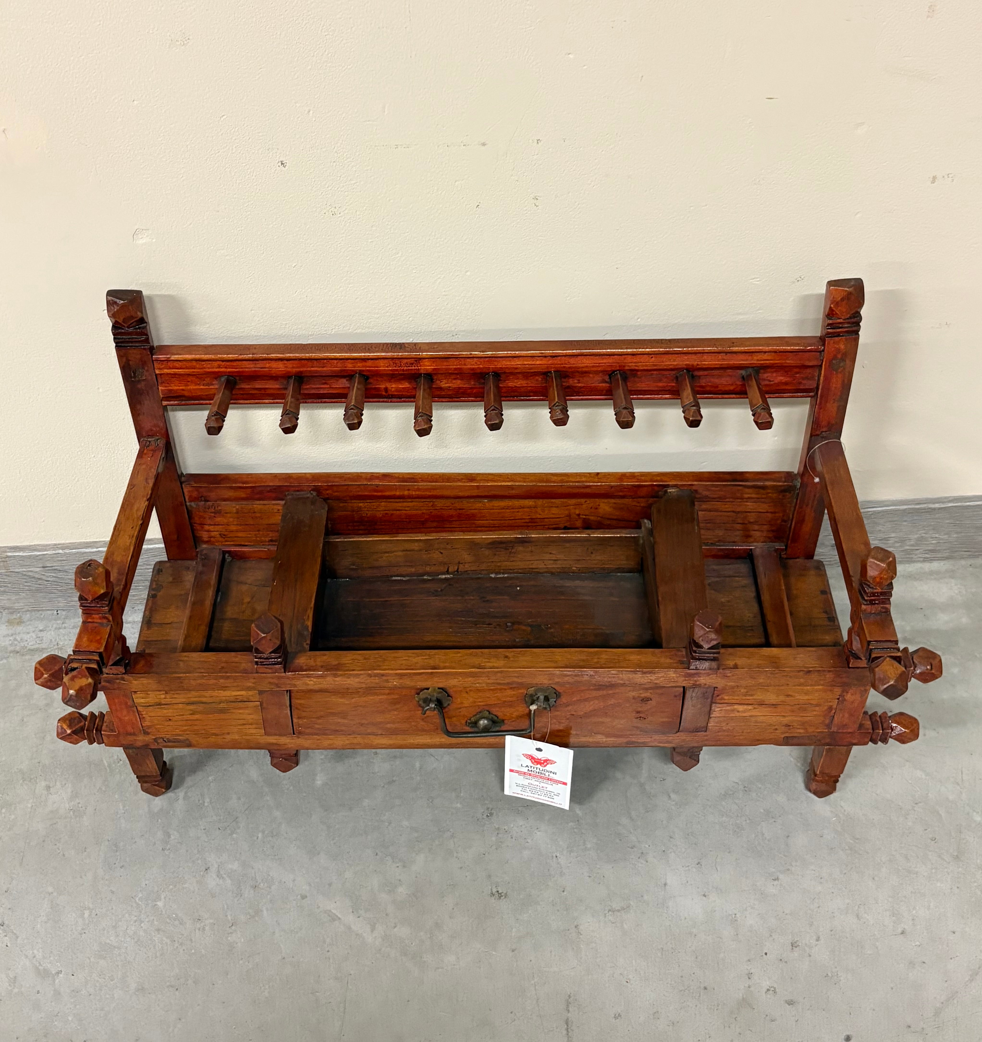 ALZATINA ORNAMENTALE IN LEGNO