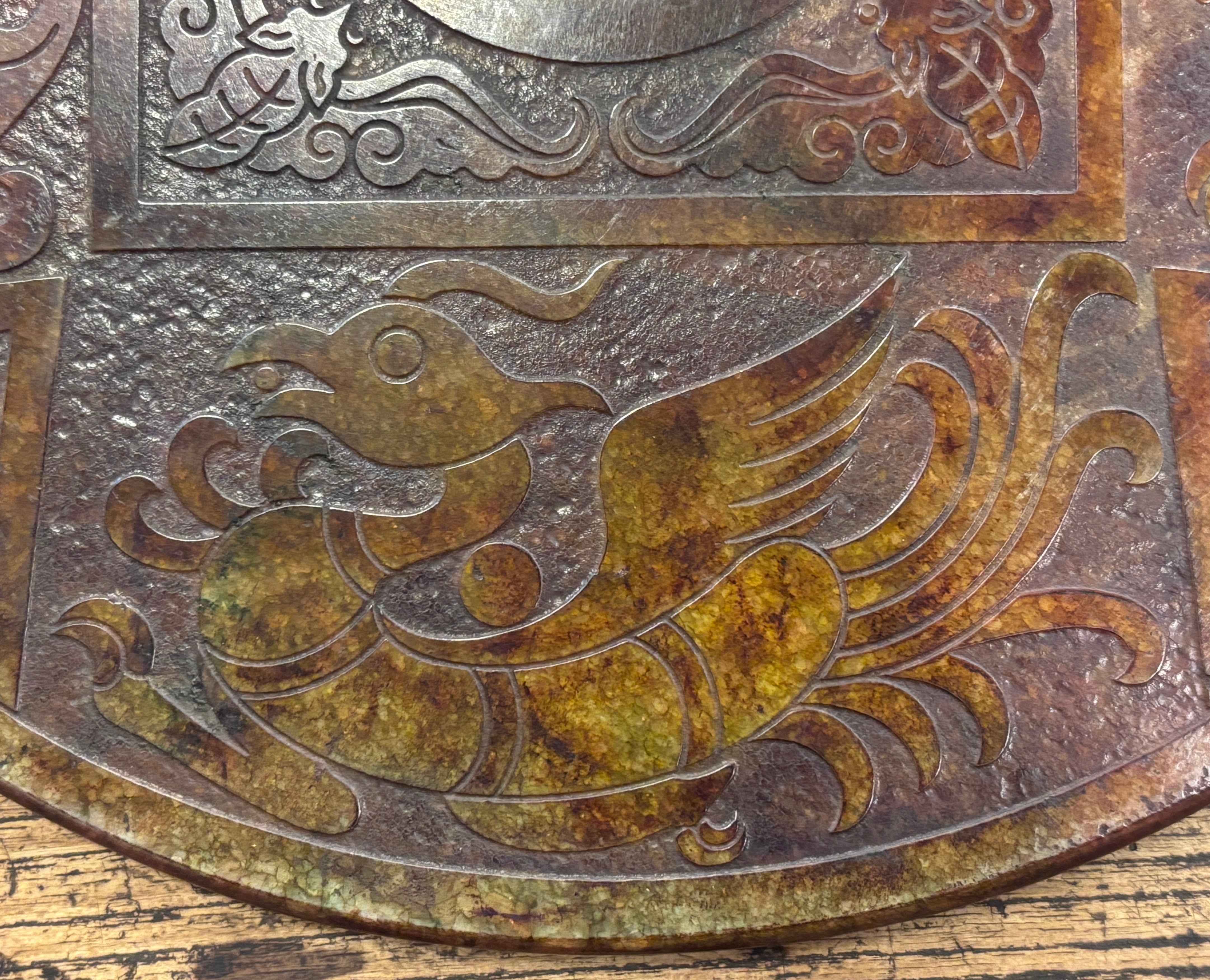 DISCO ORNAMENTALE IN PIETRA SU PIEDISTALLO