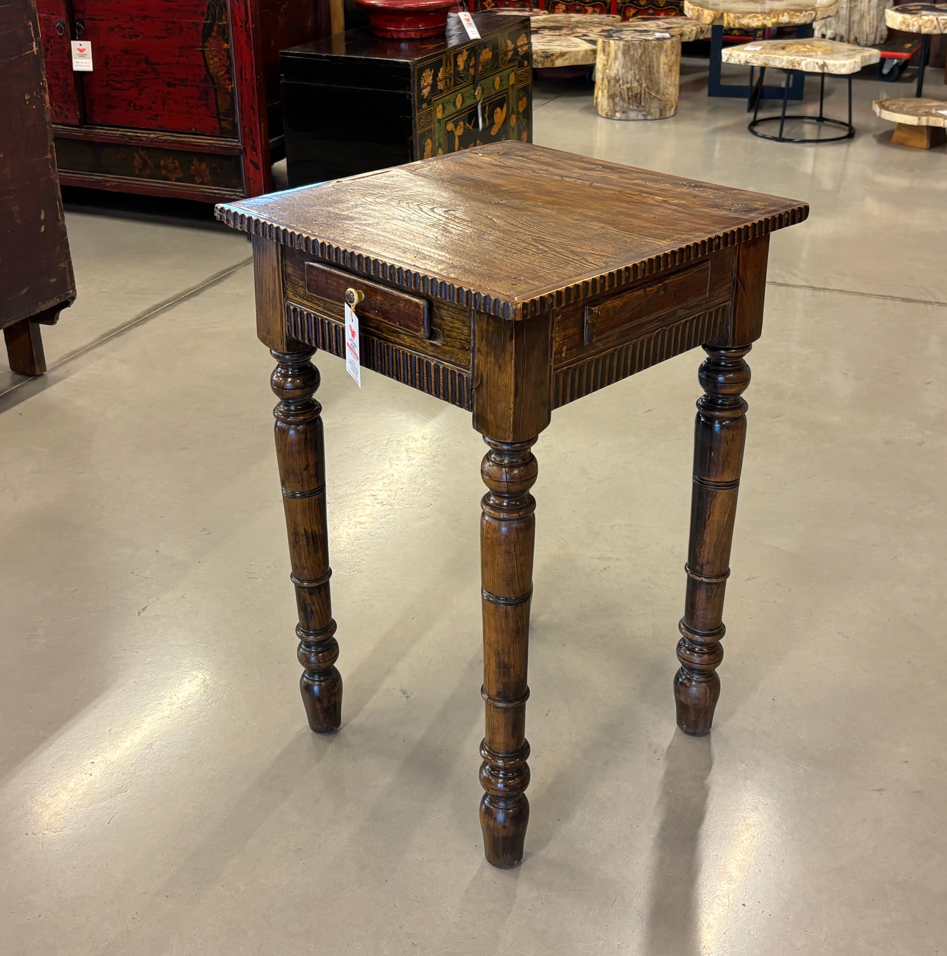 TAVOLINO OLMO CINESE CON CASSETTO