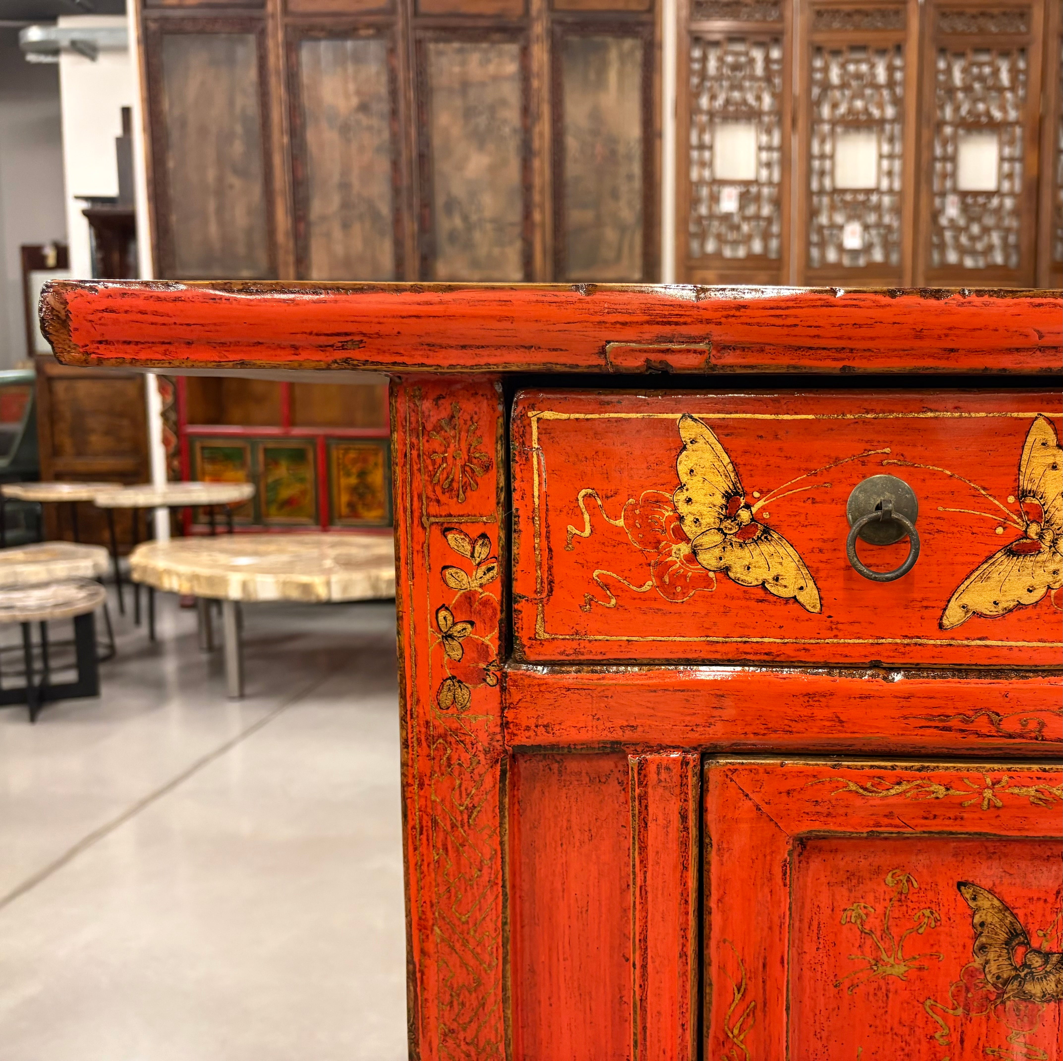 CREDENZINO CINESE DELLO SHANXI DECORATO TOP AGGETTANTE