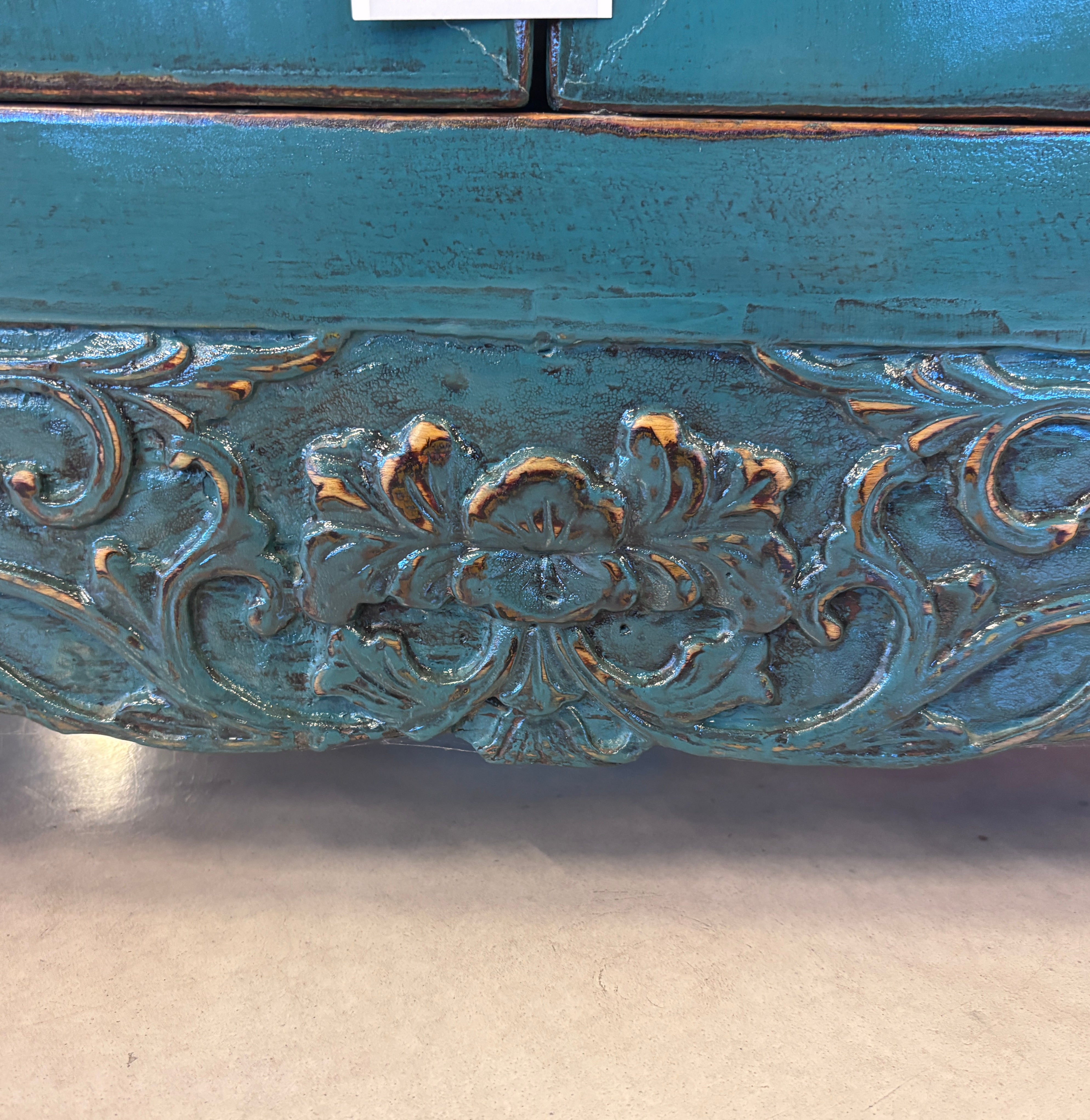 CASSAPANCA LACCATA DI TIANJIN CON GREMBIULE INTAGLIATO