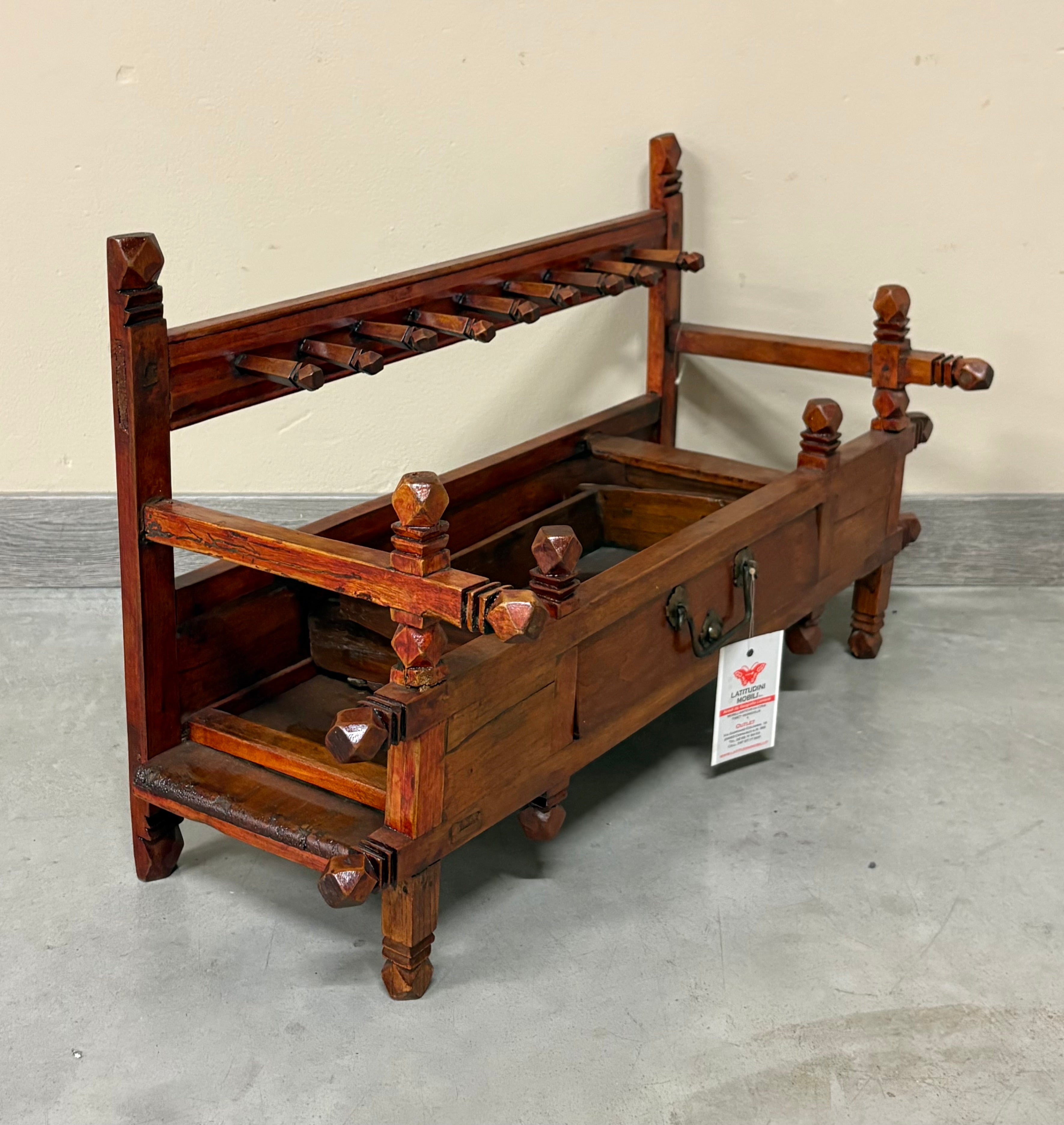 ALZATINA ORNAMENTALE IN LEGNO