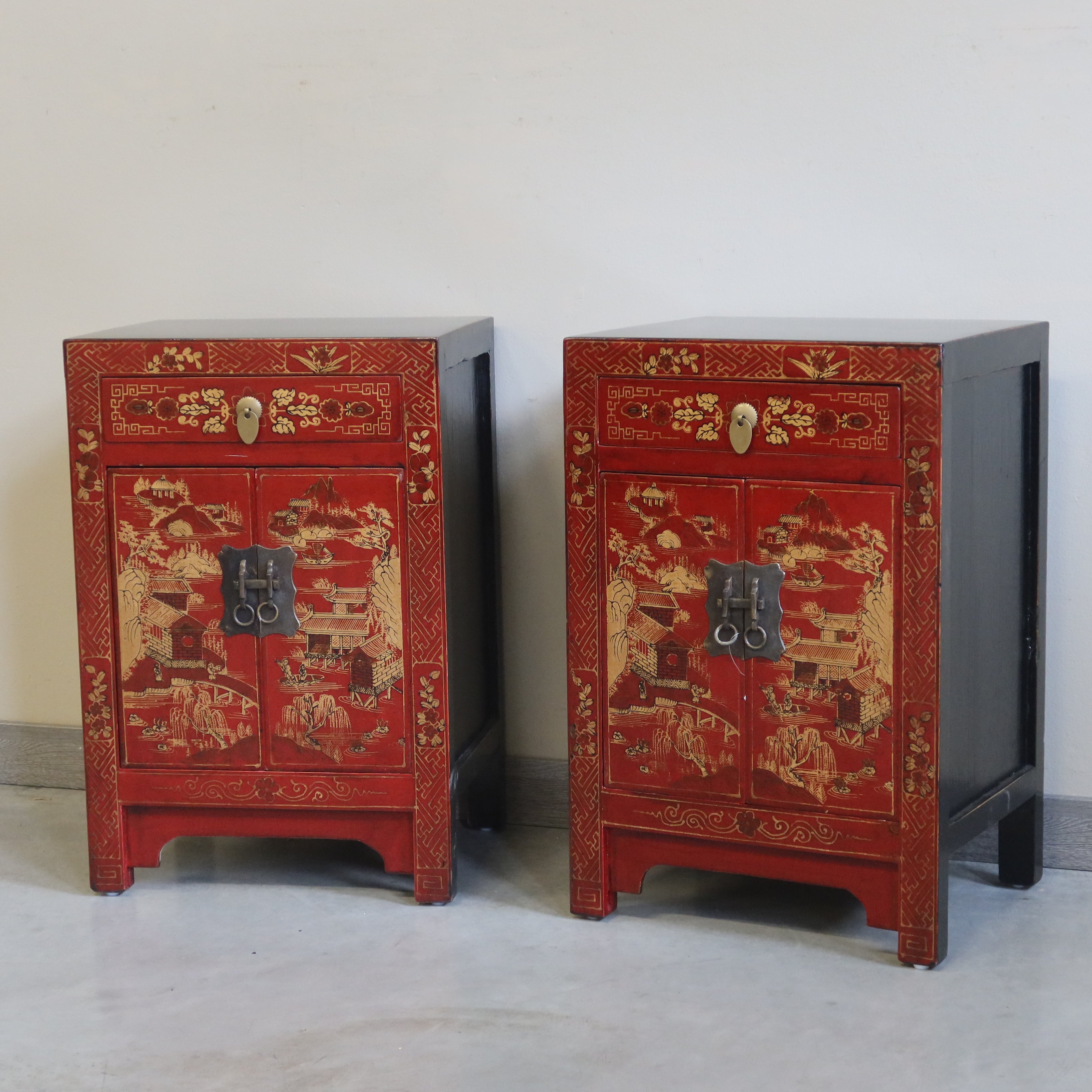 COMODINO SHANXI ROSSO DECORATO