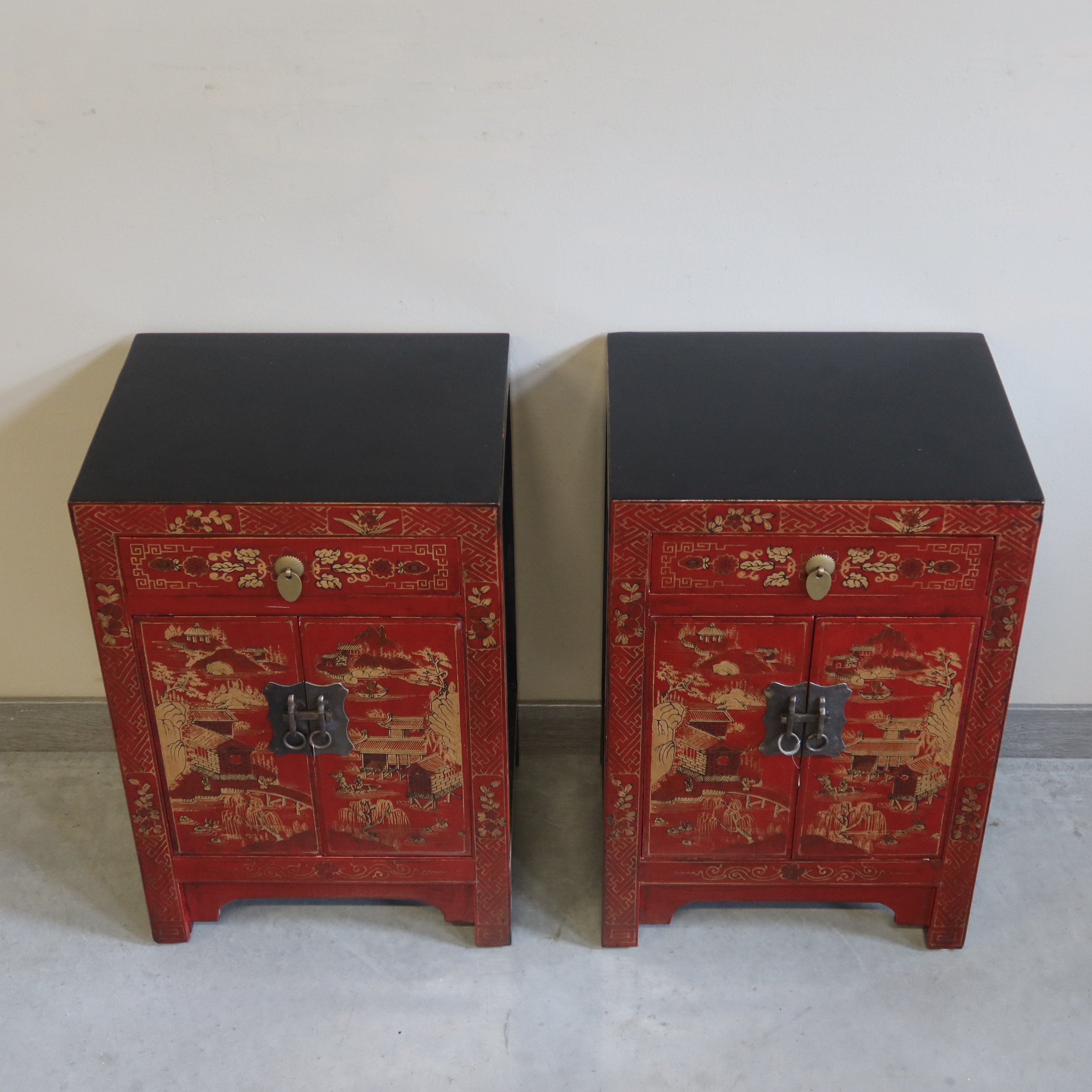 COMODINO SHANXI ROSSO DECORATO