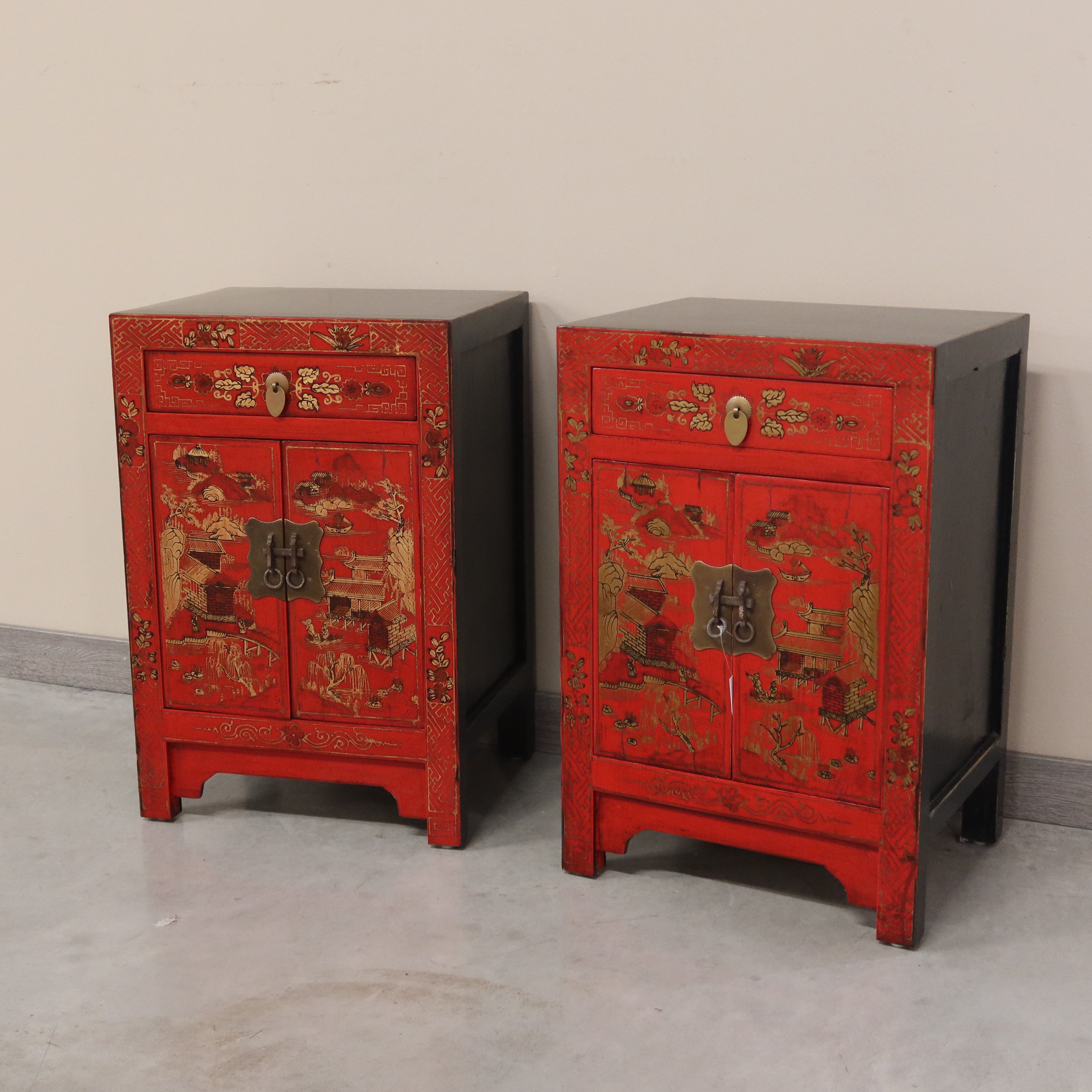 COMODINO SHANXI ROSSO DECORATO