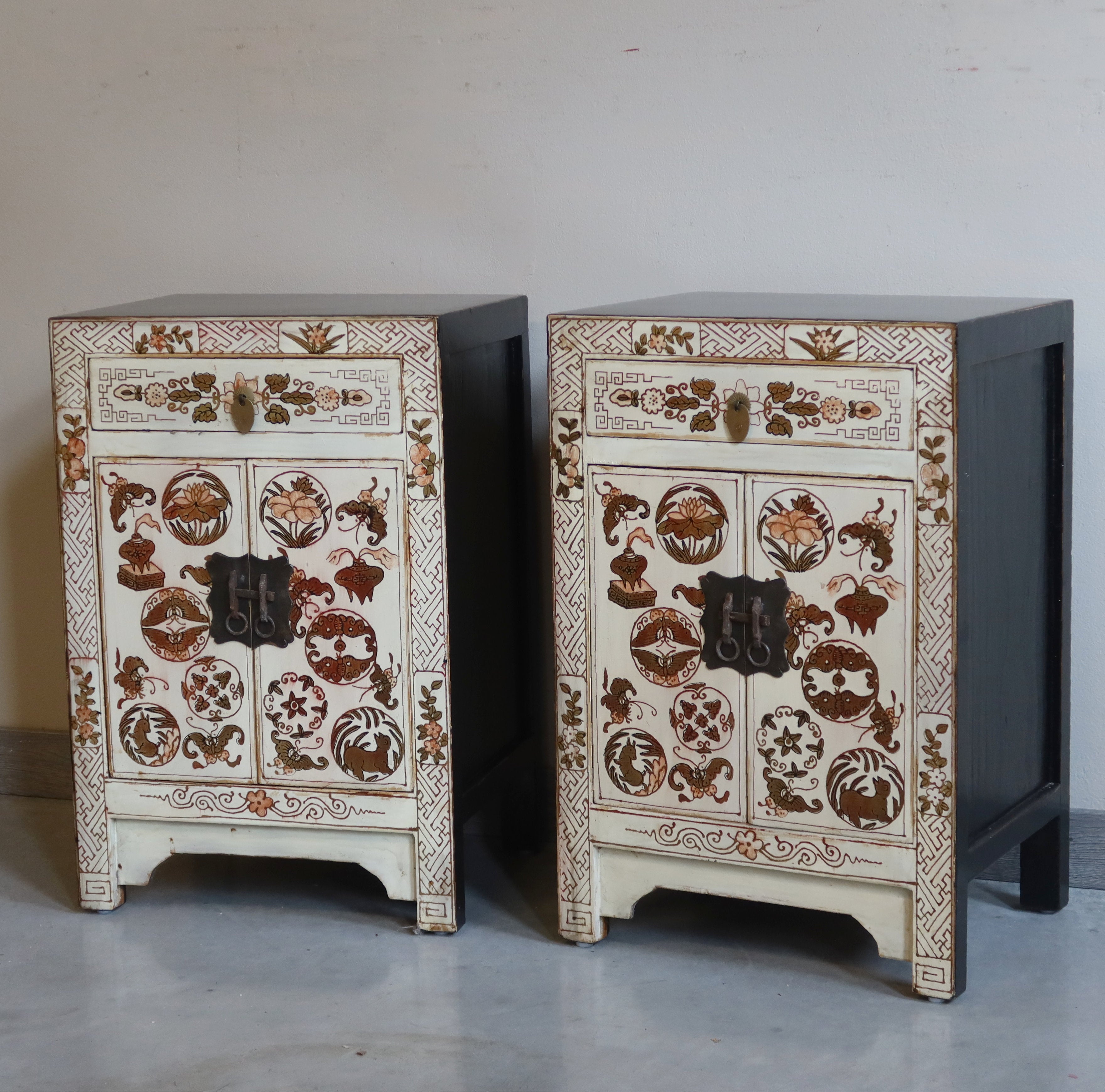 COMODINO SHANXI LACCA BIANCA DECORATA