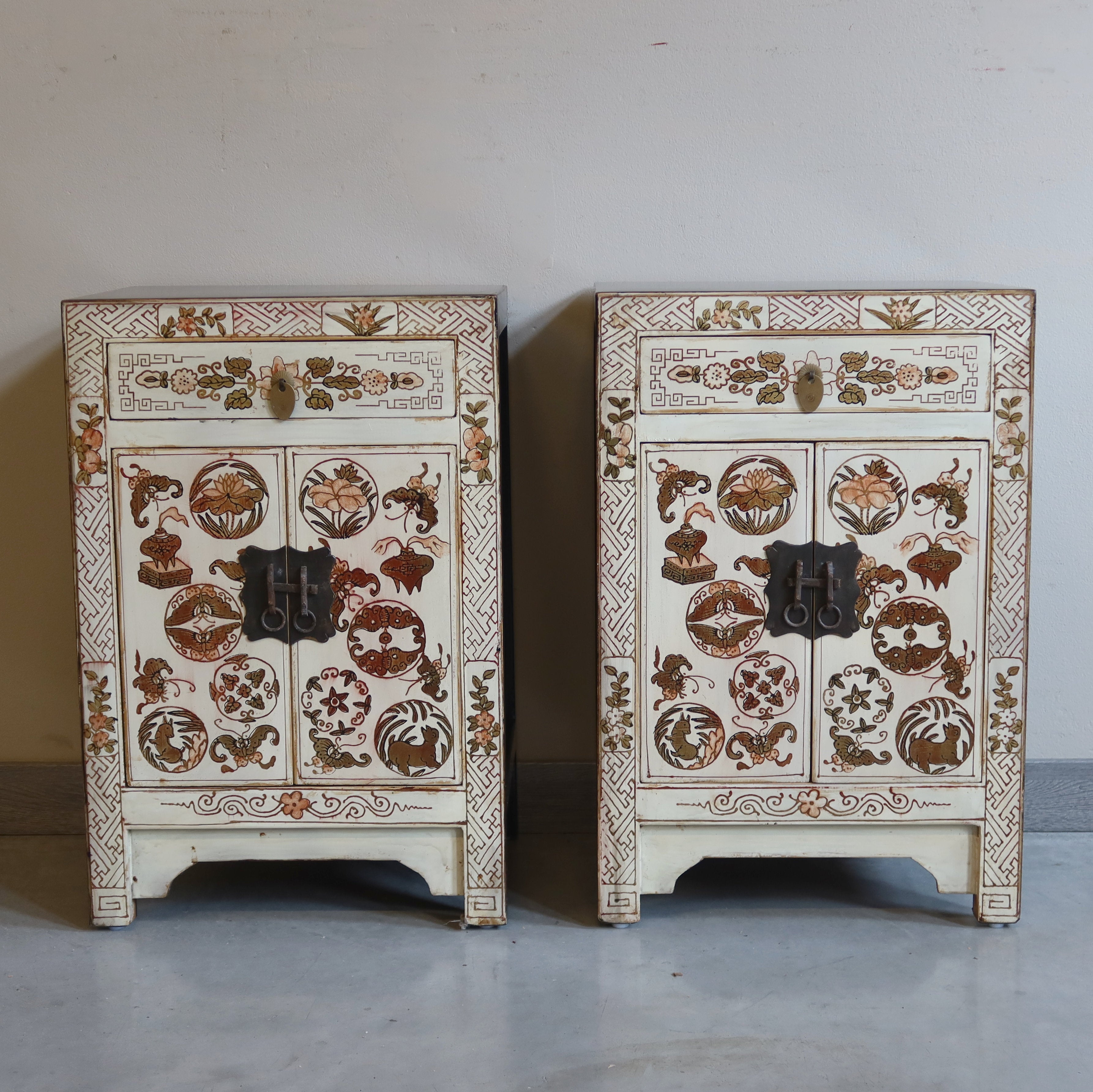 COMODINO SHANXI LACCA BIANCA DECORATA