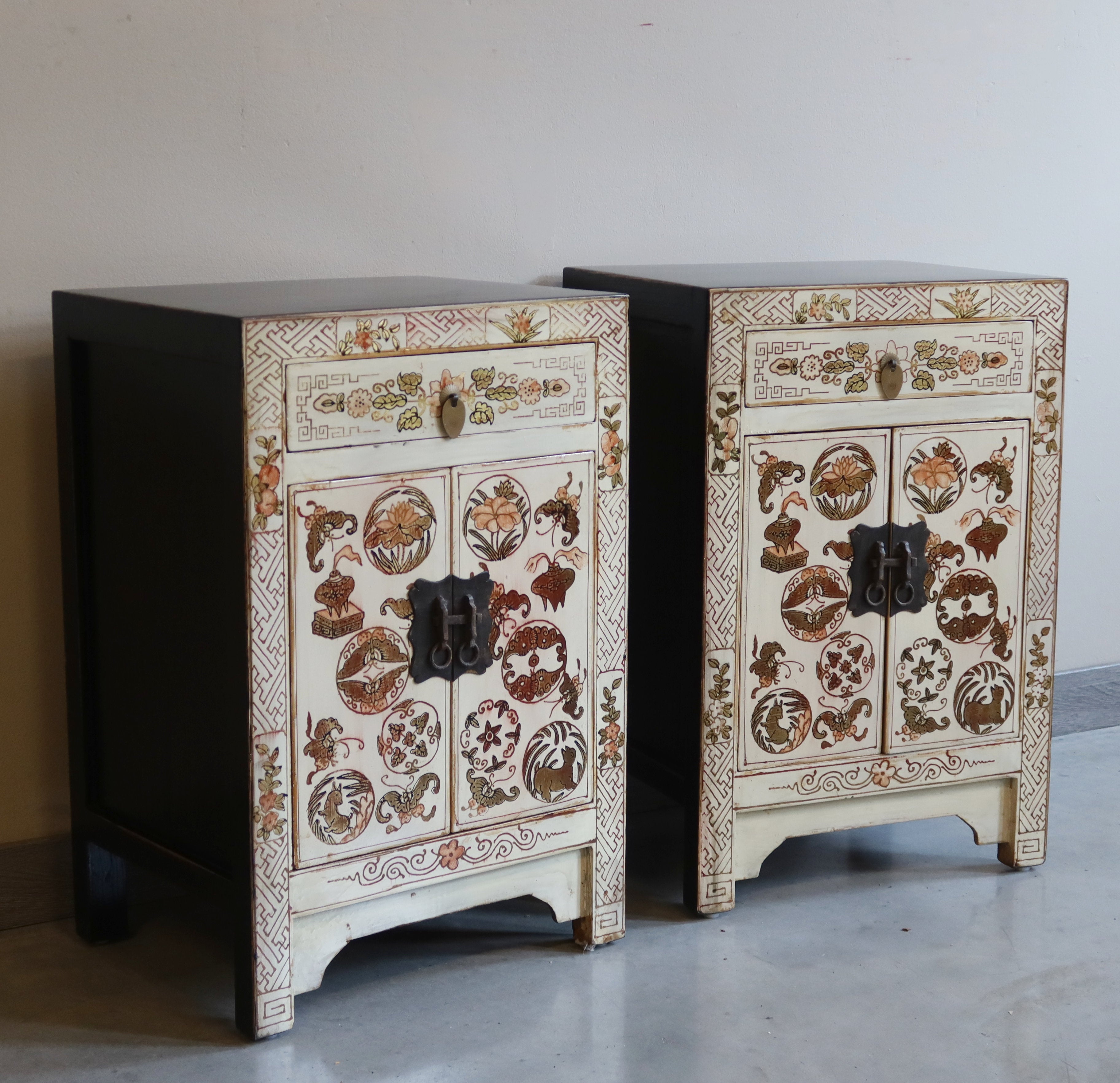 COMODINO SHANXI LACCA BIANCA DECORATA