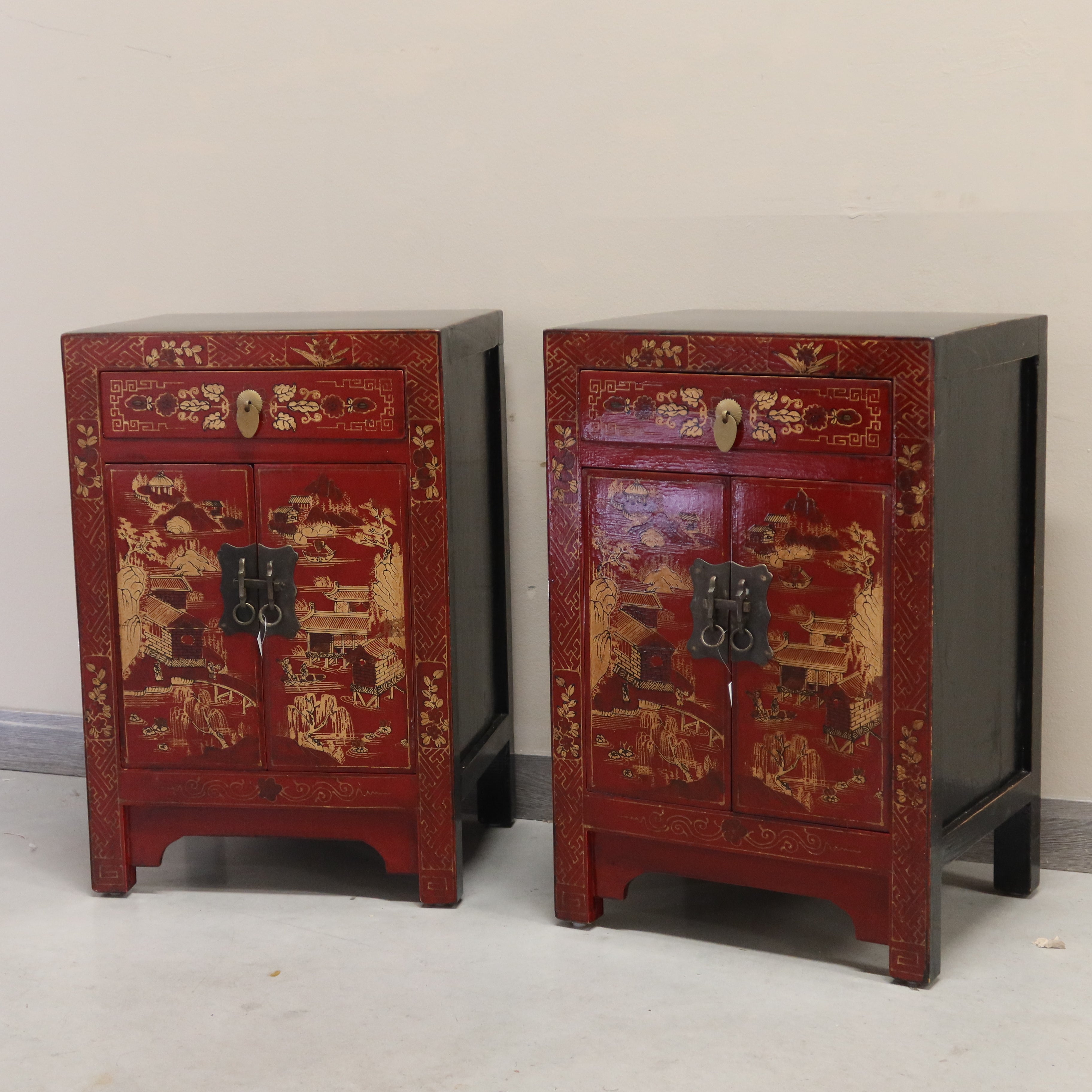 COMODINO SHANXI ROSSO DECORATO